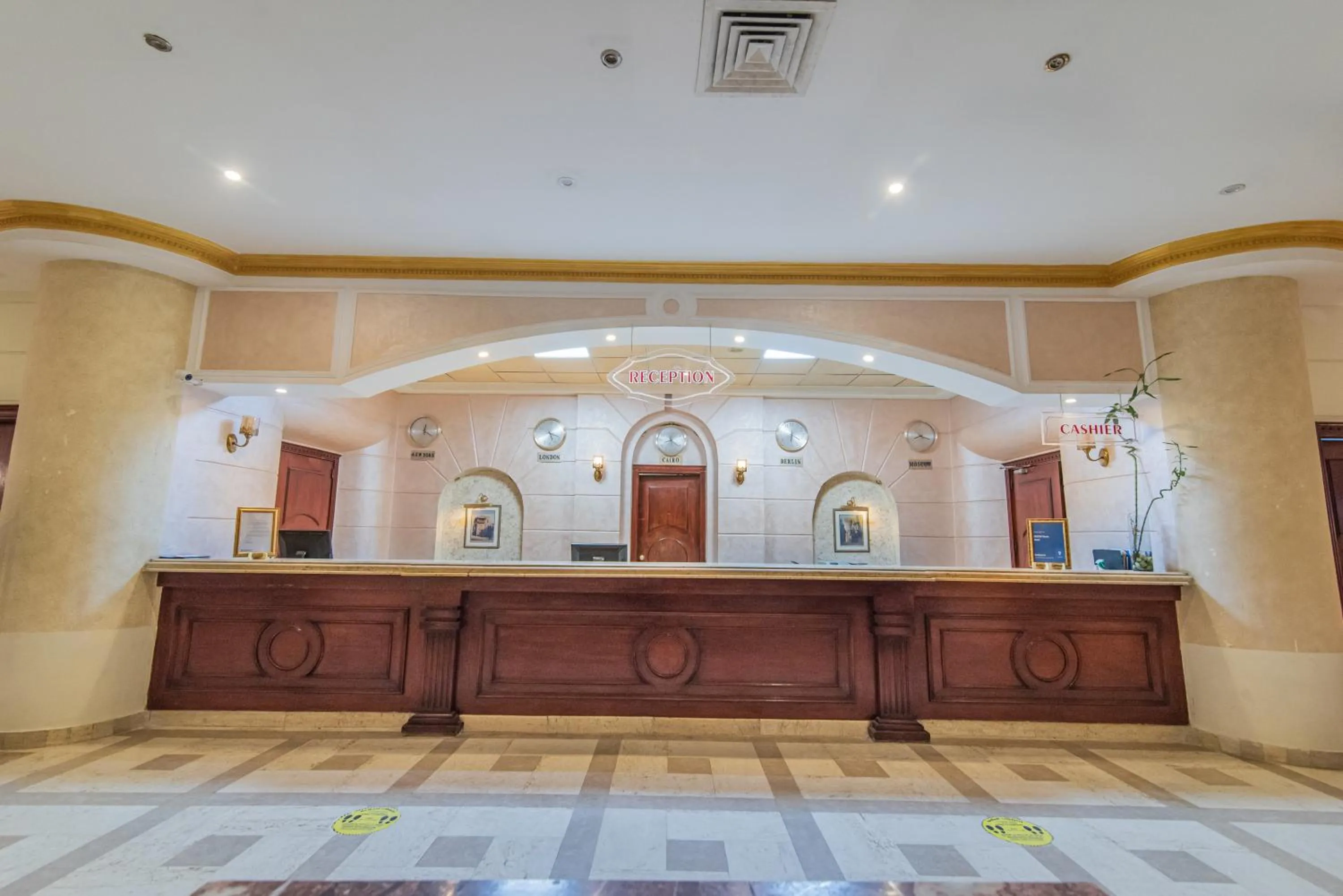 Lobby or reception in Dexon Roma Hotel