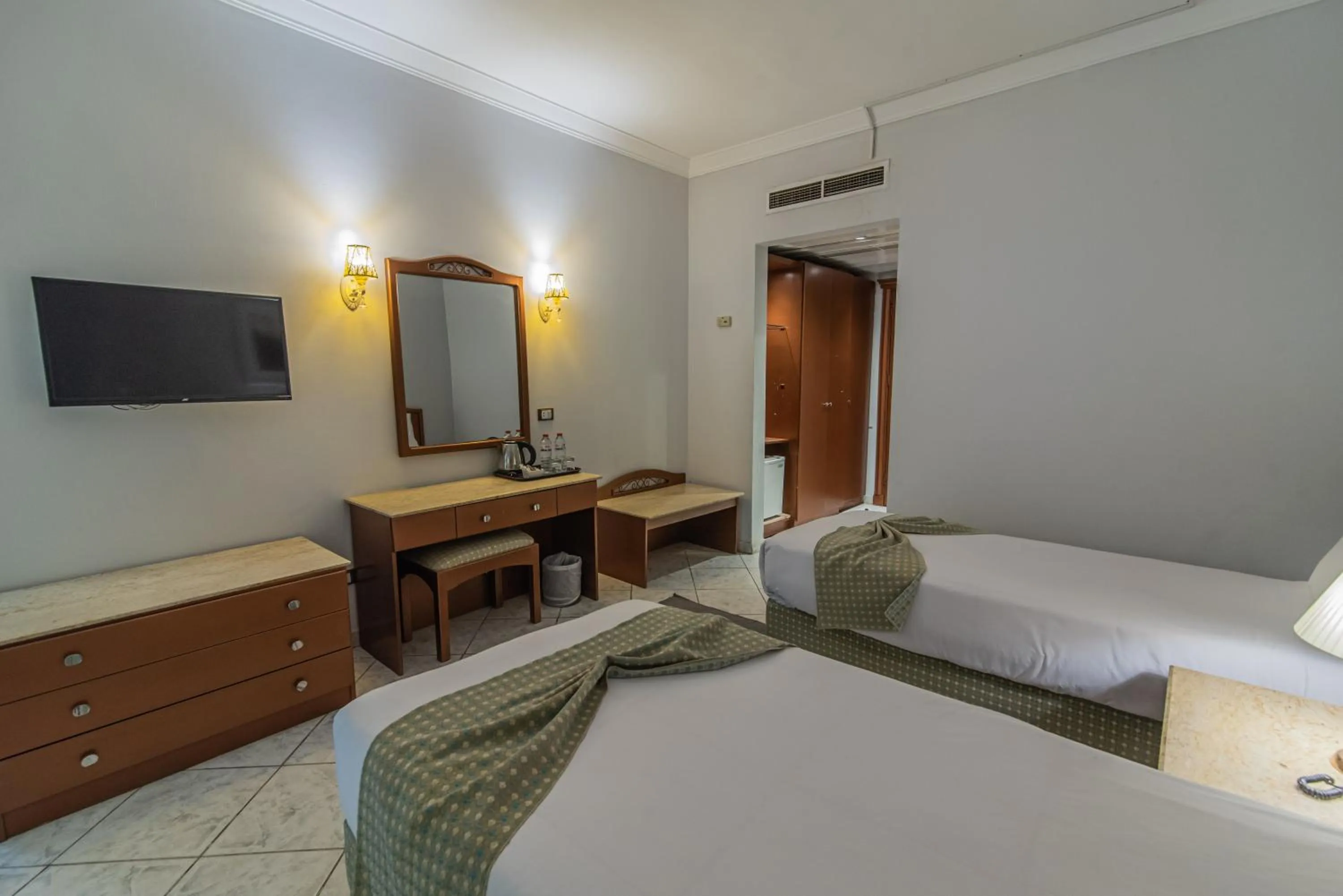 Photo of the whole room, Bed in Dexon Roma Hotel