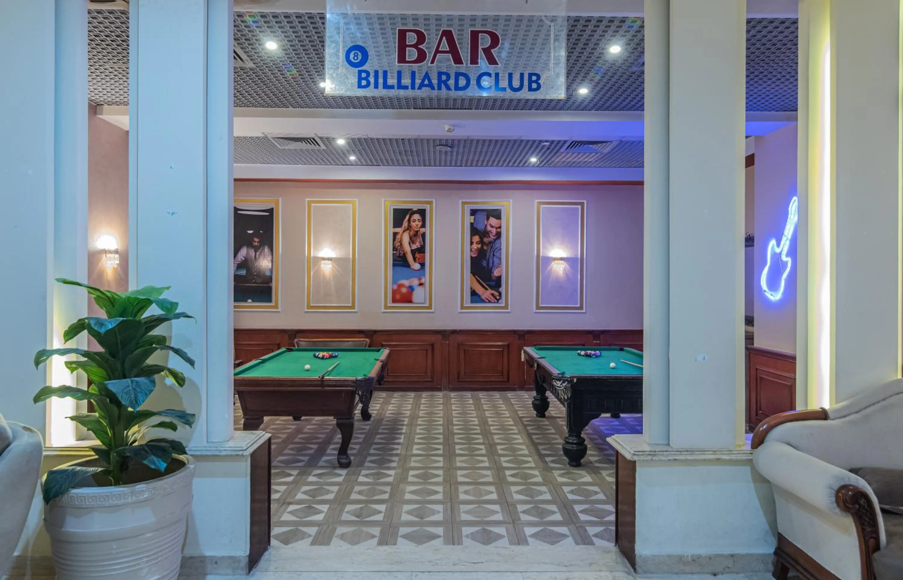Billiard in Dexon Roma Hotel