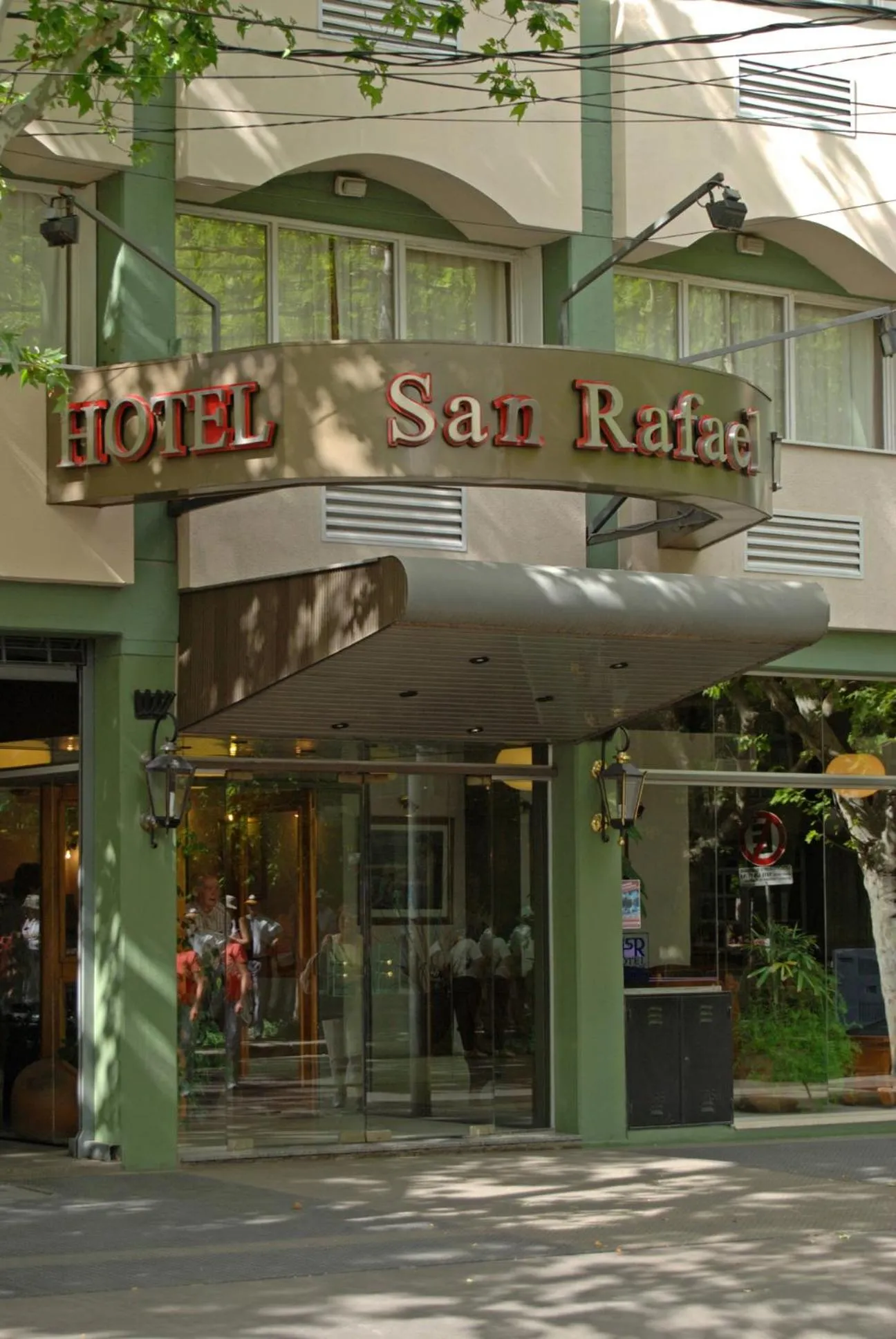 Facade/entrance in Hotel San Rafael