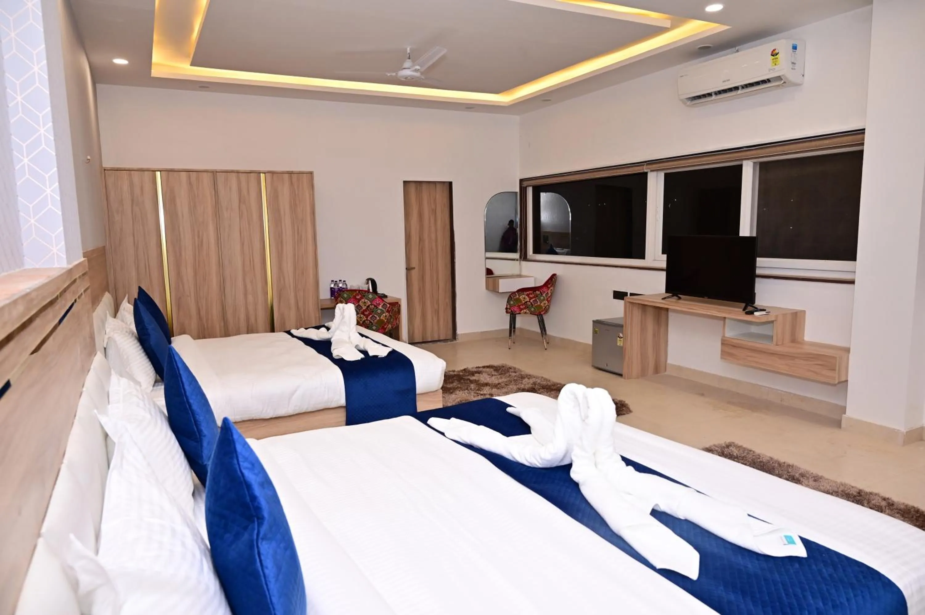 Photo of the whole room, Bed in The Dwelling Inn