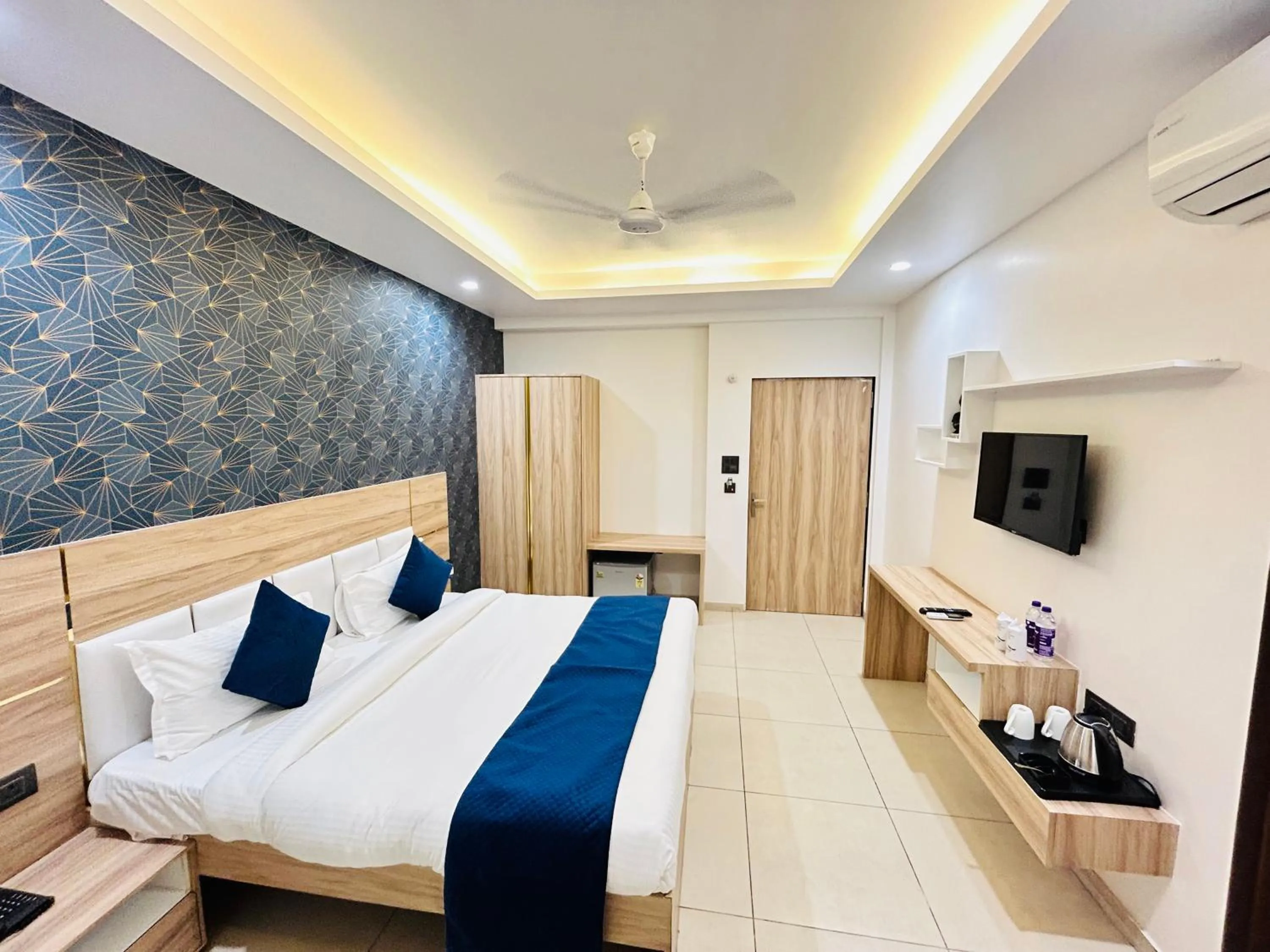 Photo of the whole room, Bed in The Dwelling Inn