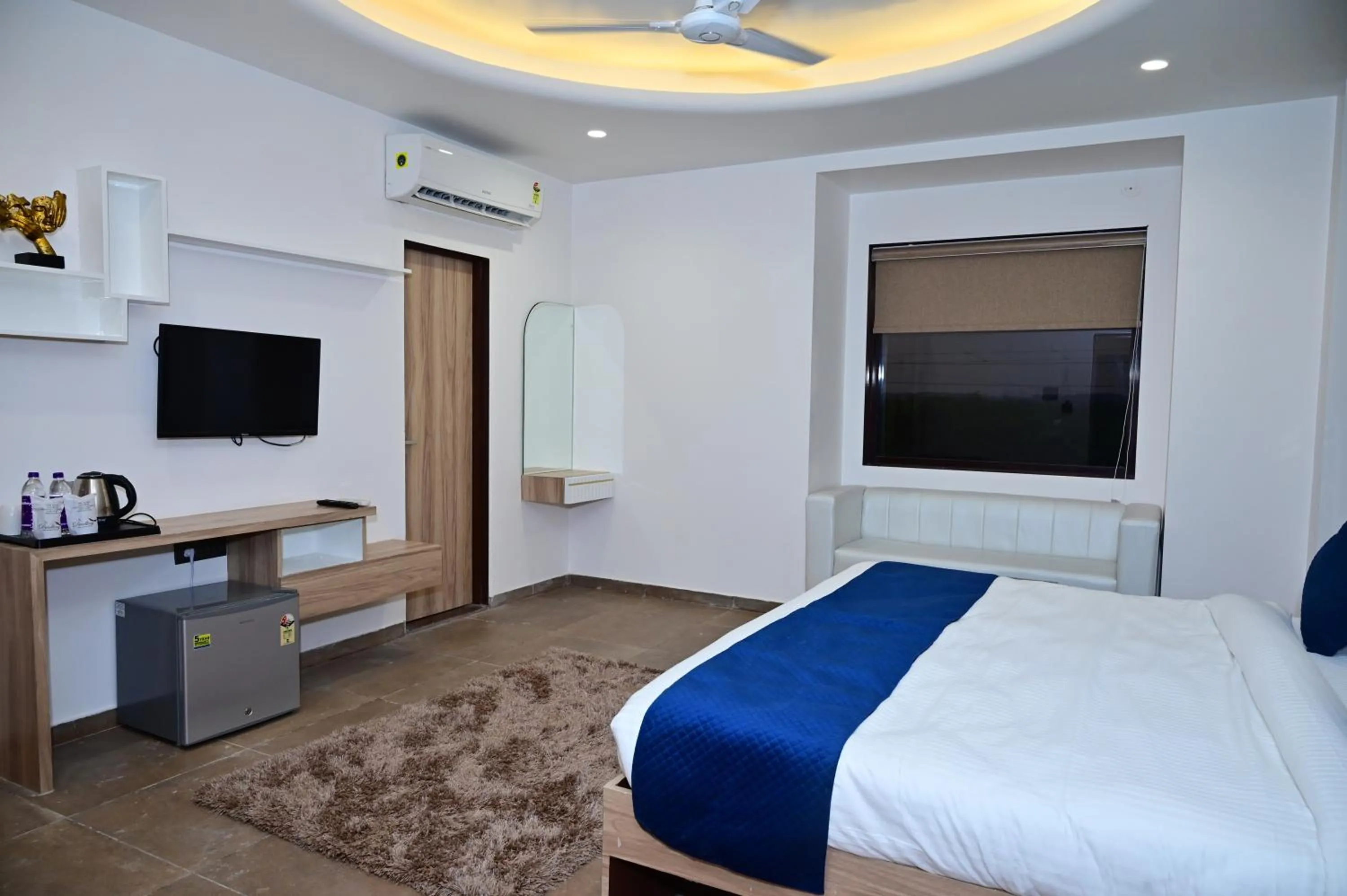 Photo of the whole room in The Dwelling Inn