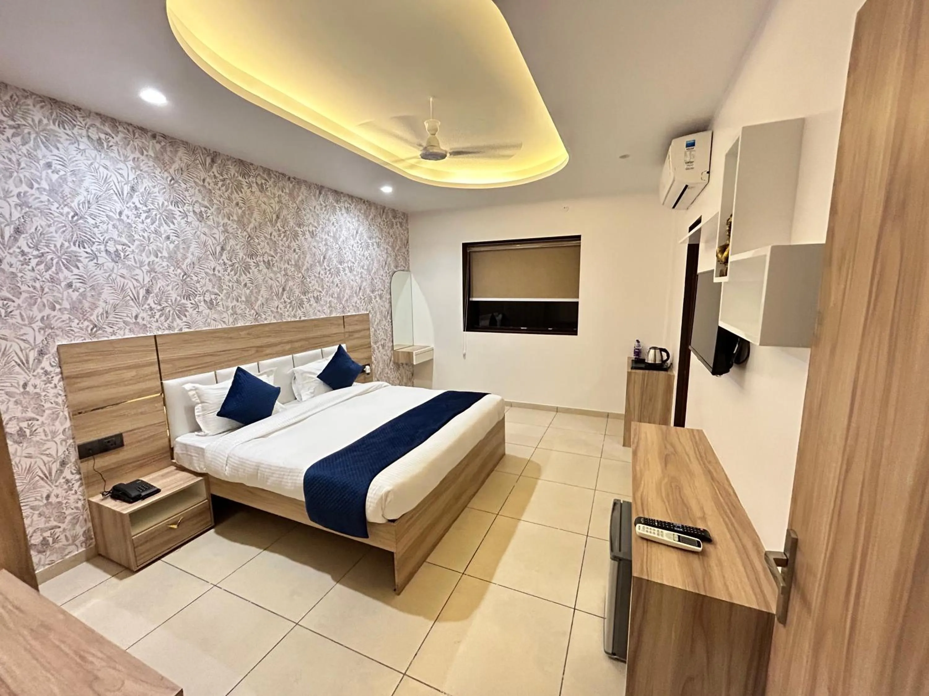 Photo of the whole room, Bed in The Dwelling Inn