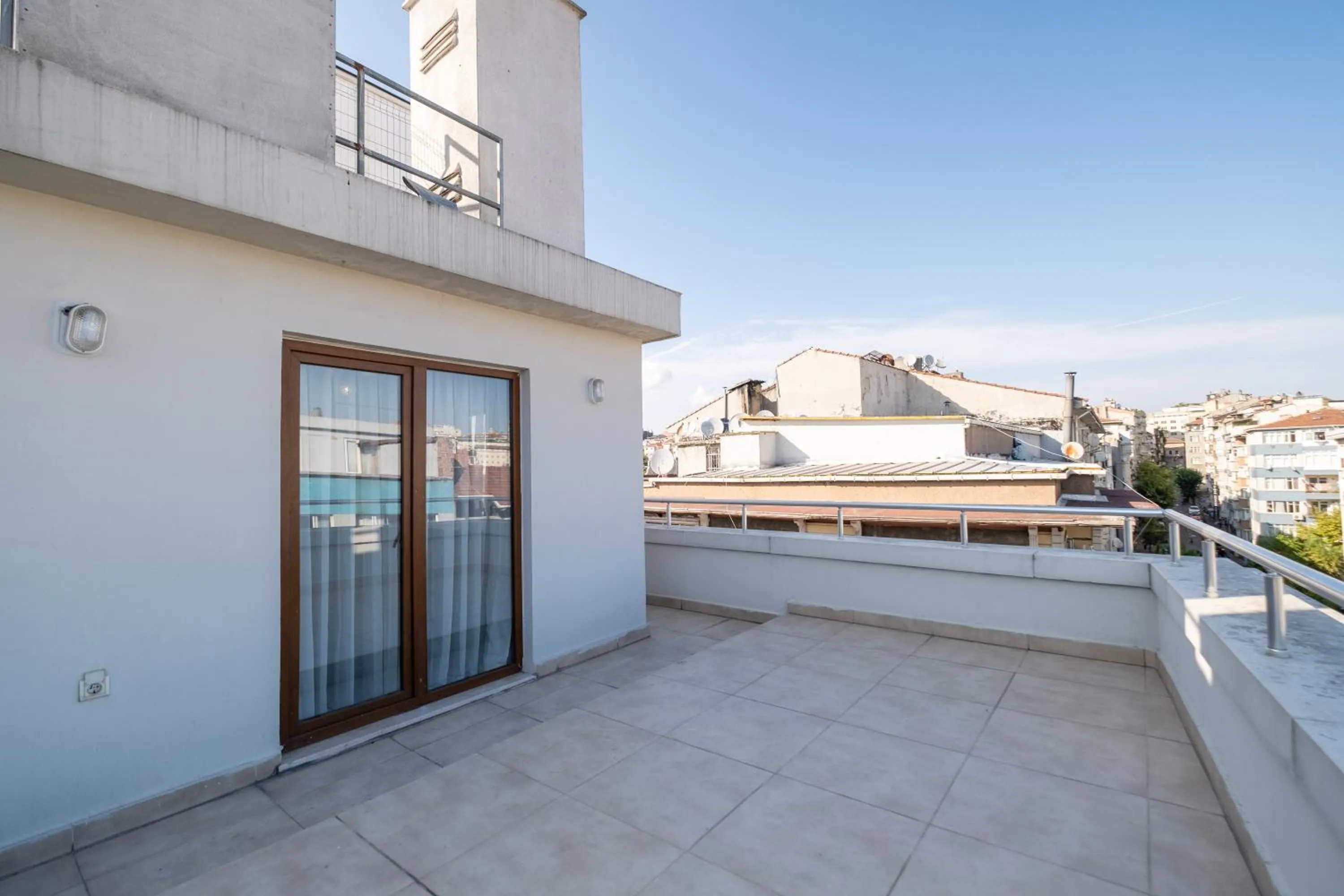 Day in Lavin Hotel & Suites