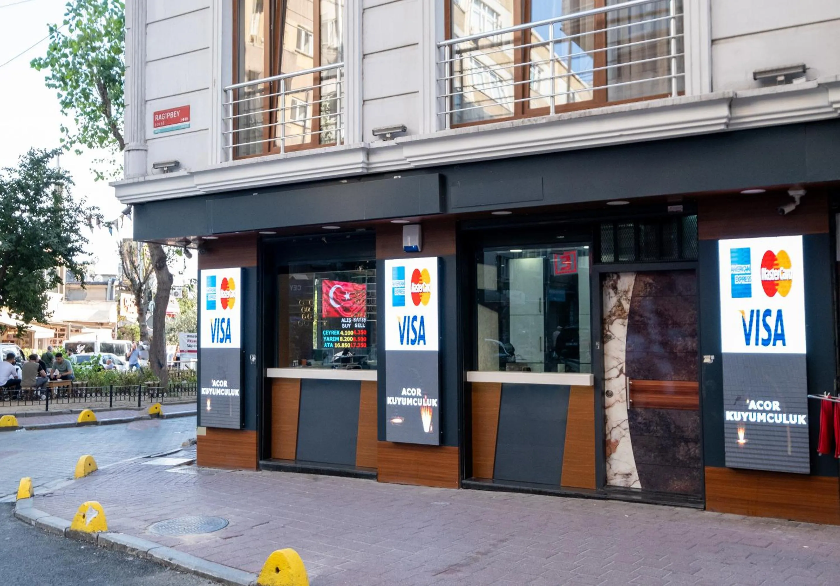 Day in Lavin Hotel & Suites