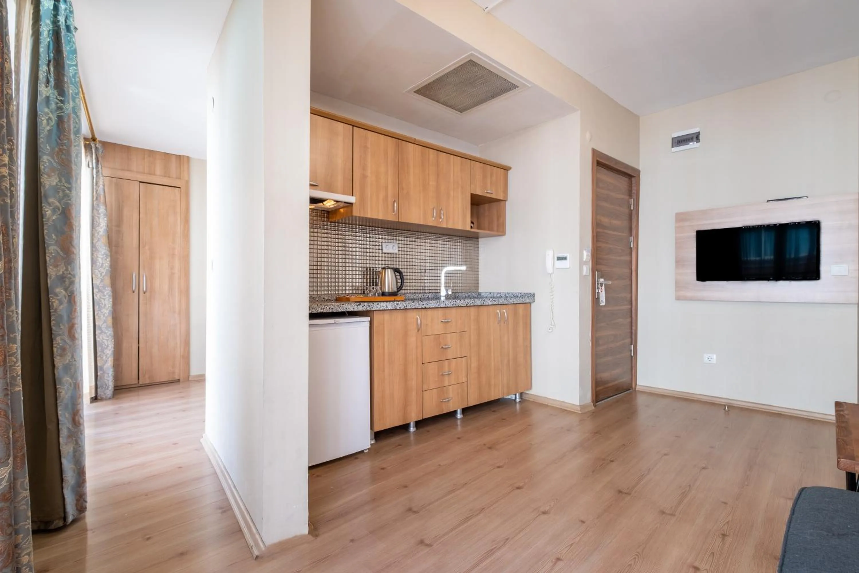 TV and multimedia in Lavin Hotel & Suites