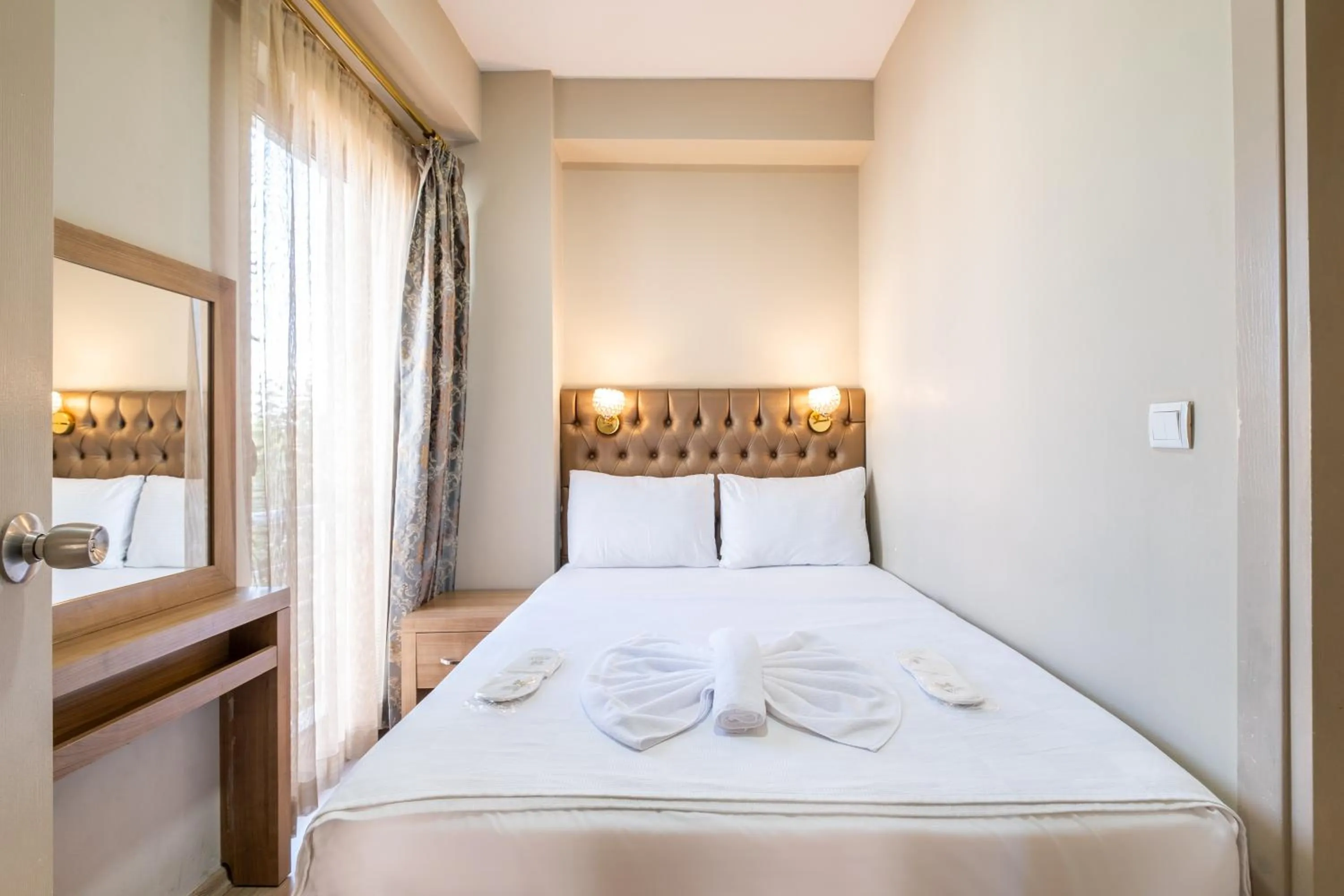 Bedroom, Bed in Lavin Hotel & Suites