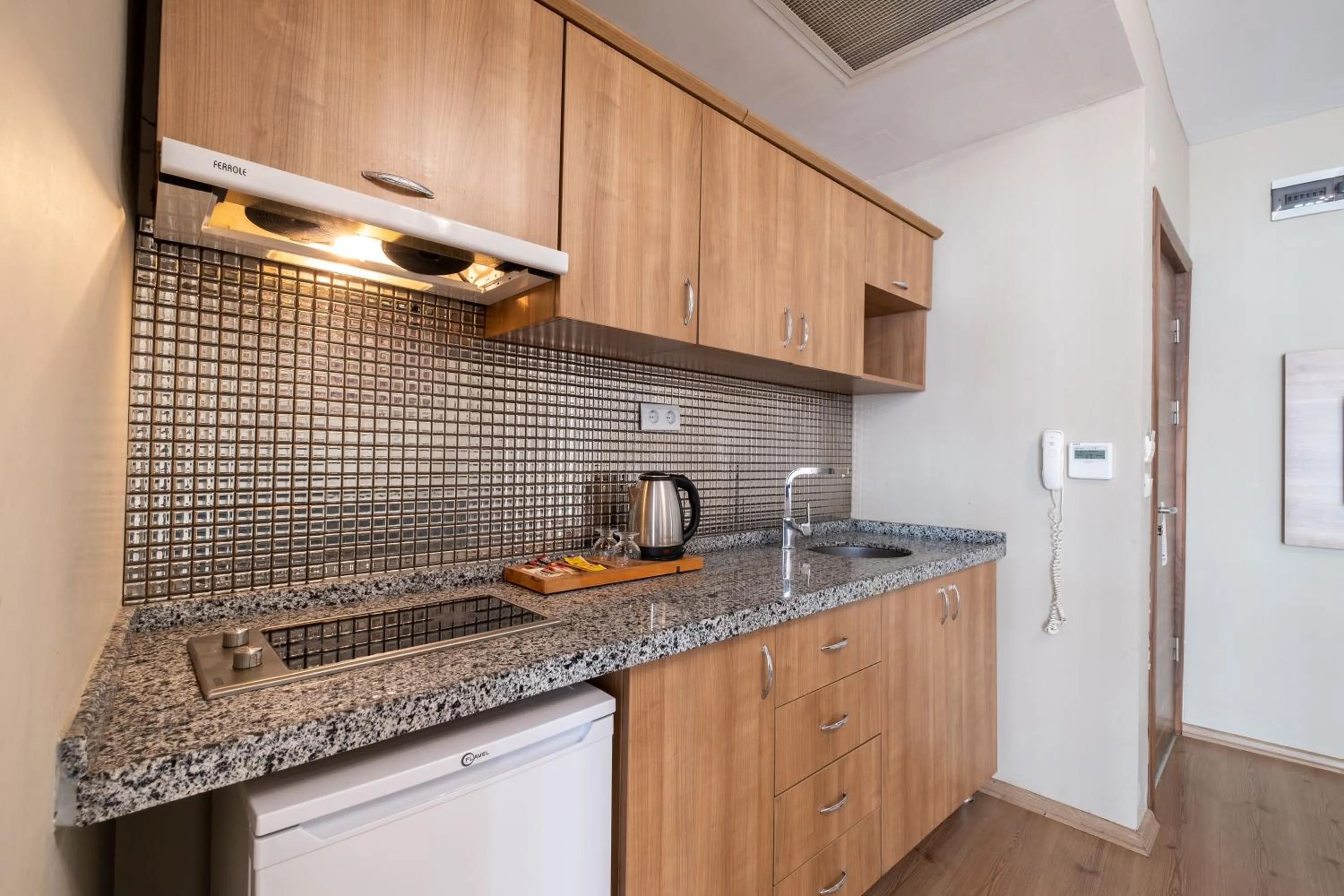 Coffee/tea facilities in Lavin Hotel & Suites