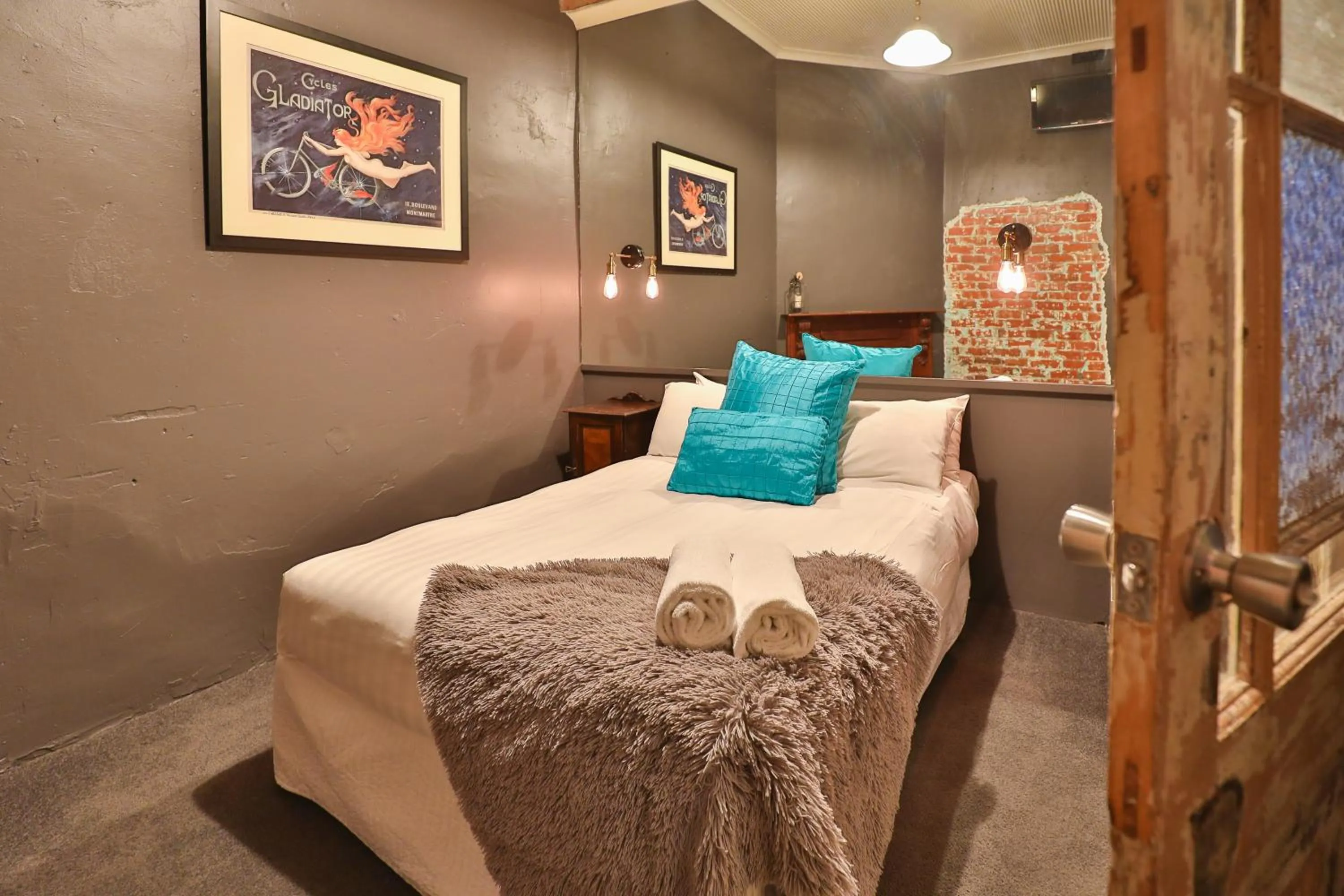 Bedroom, Bed in Indulge Apartments - Eighth