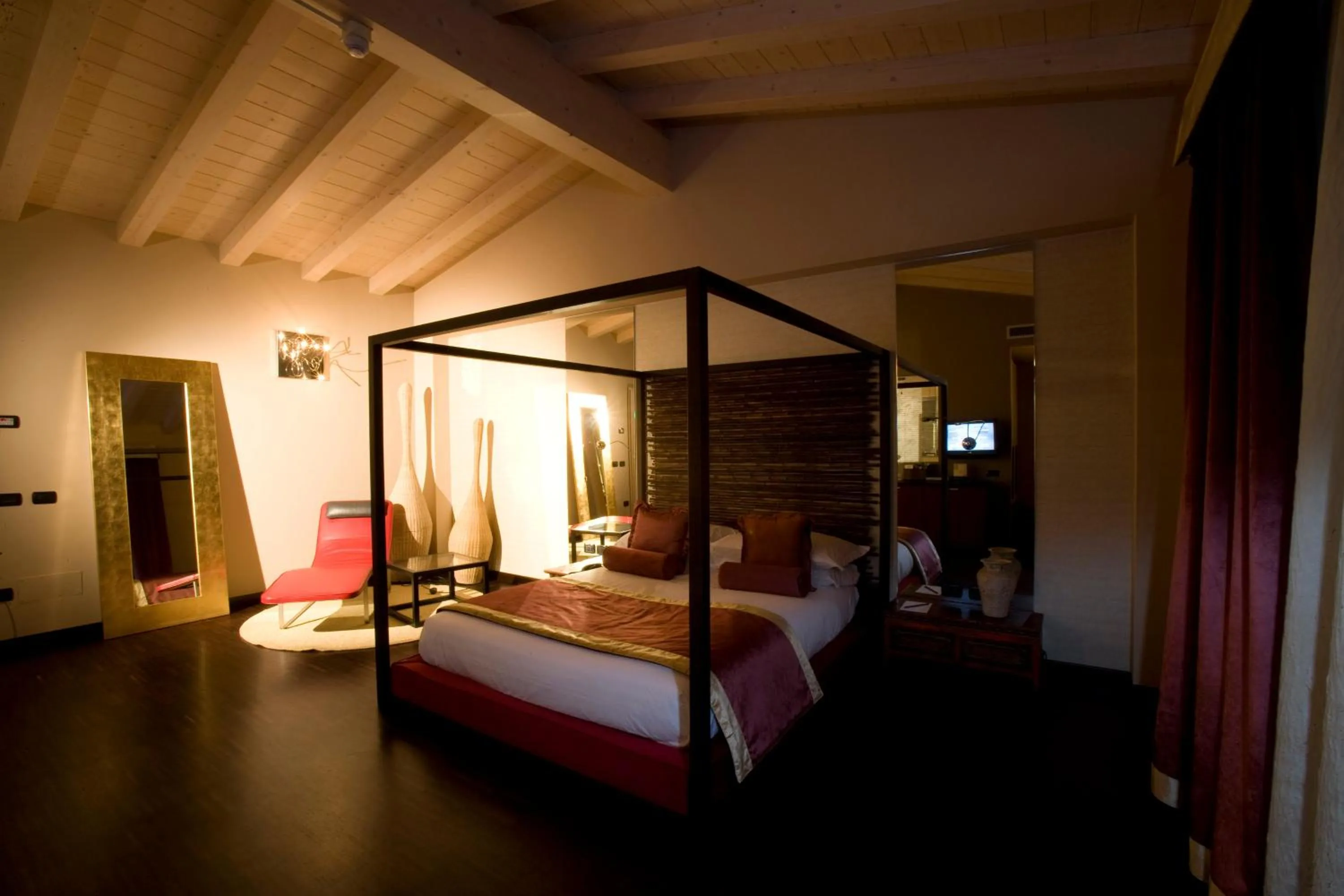 Bedroom, Bed in OneMhotel