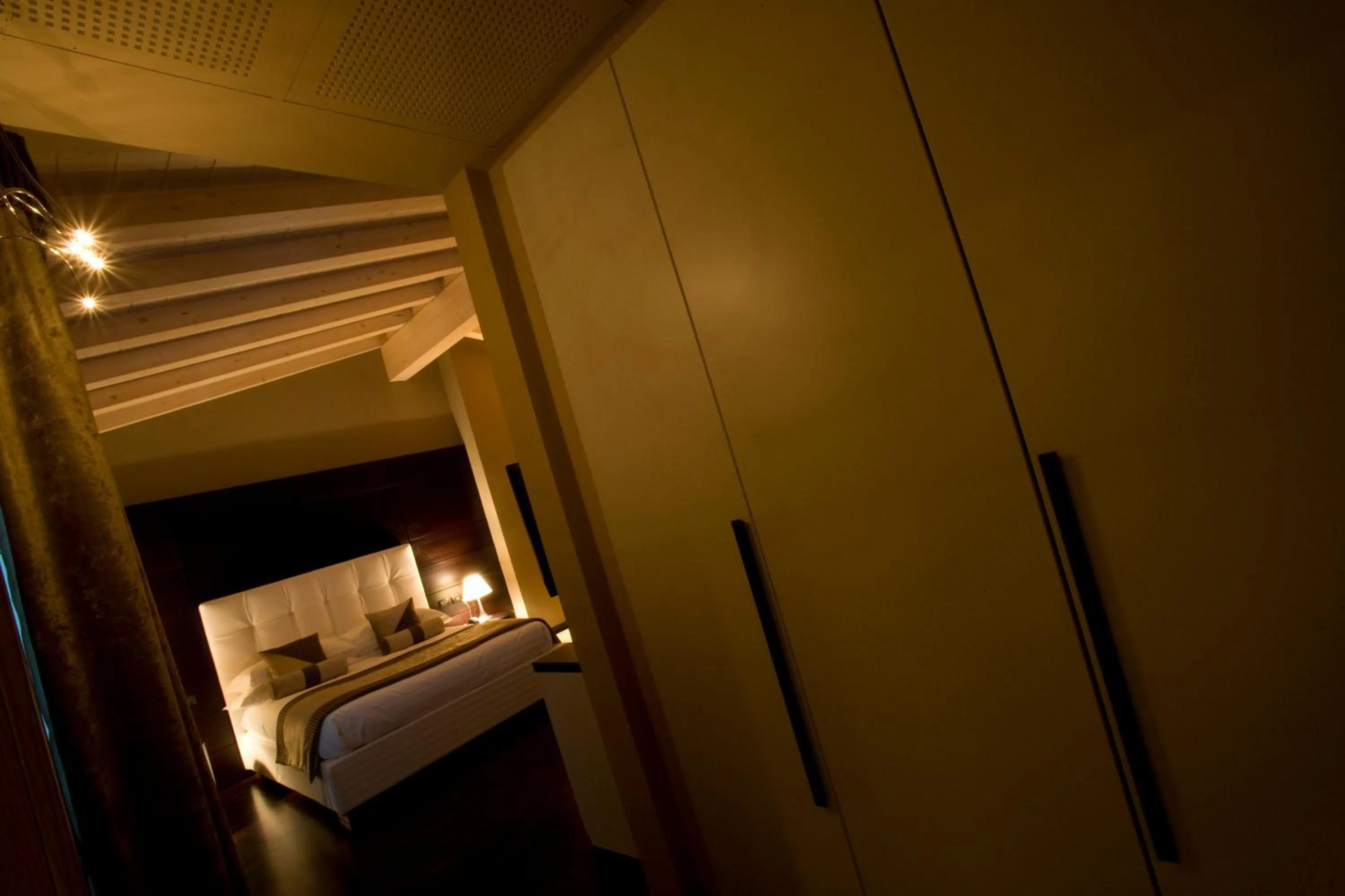 wardrobe, Bed in OneMhotel