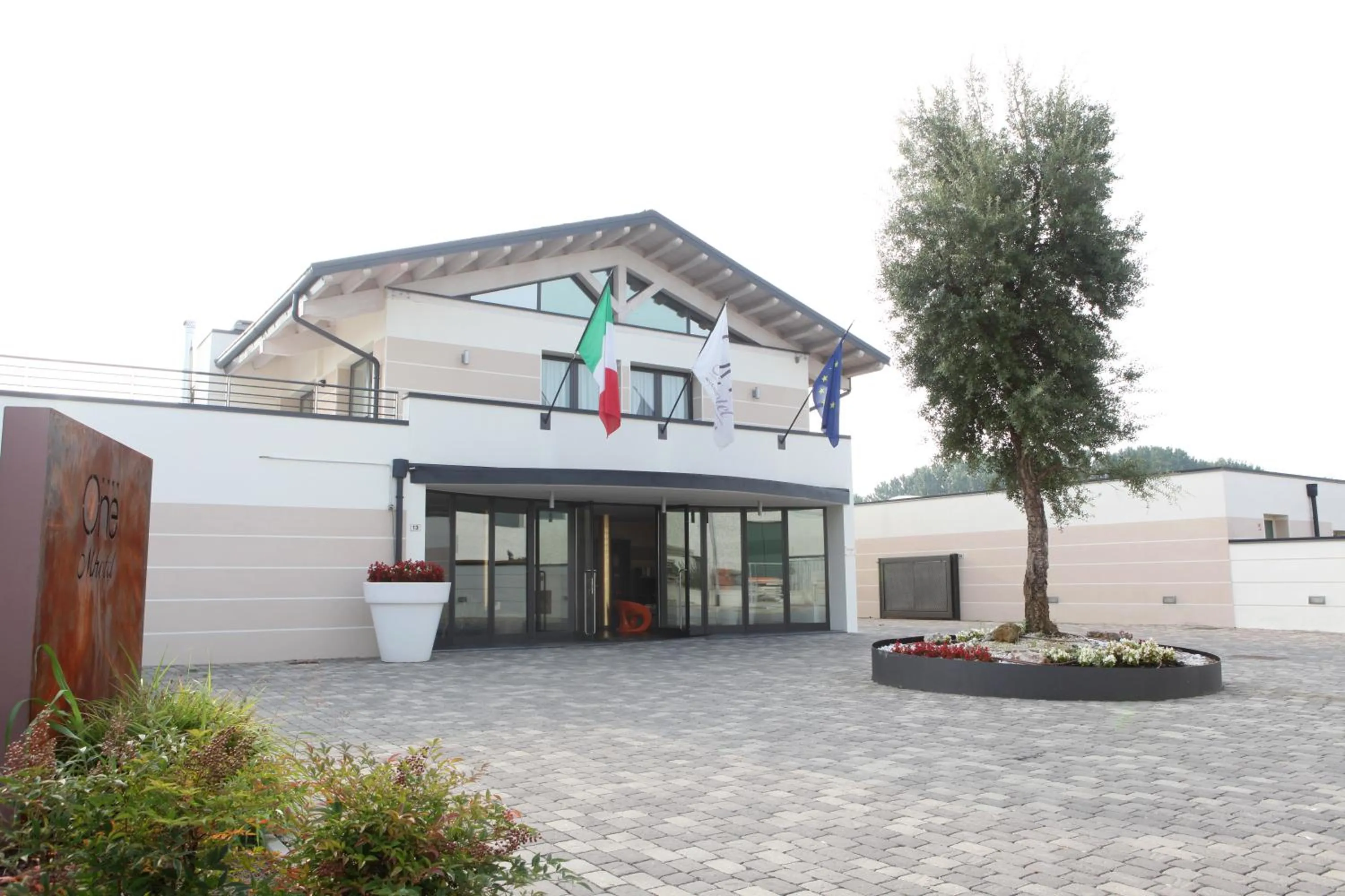 Facade/entrance in OneMhotel