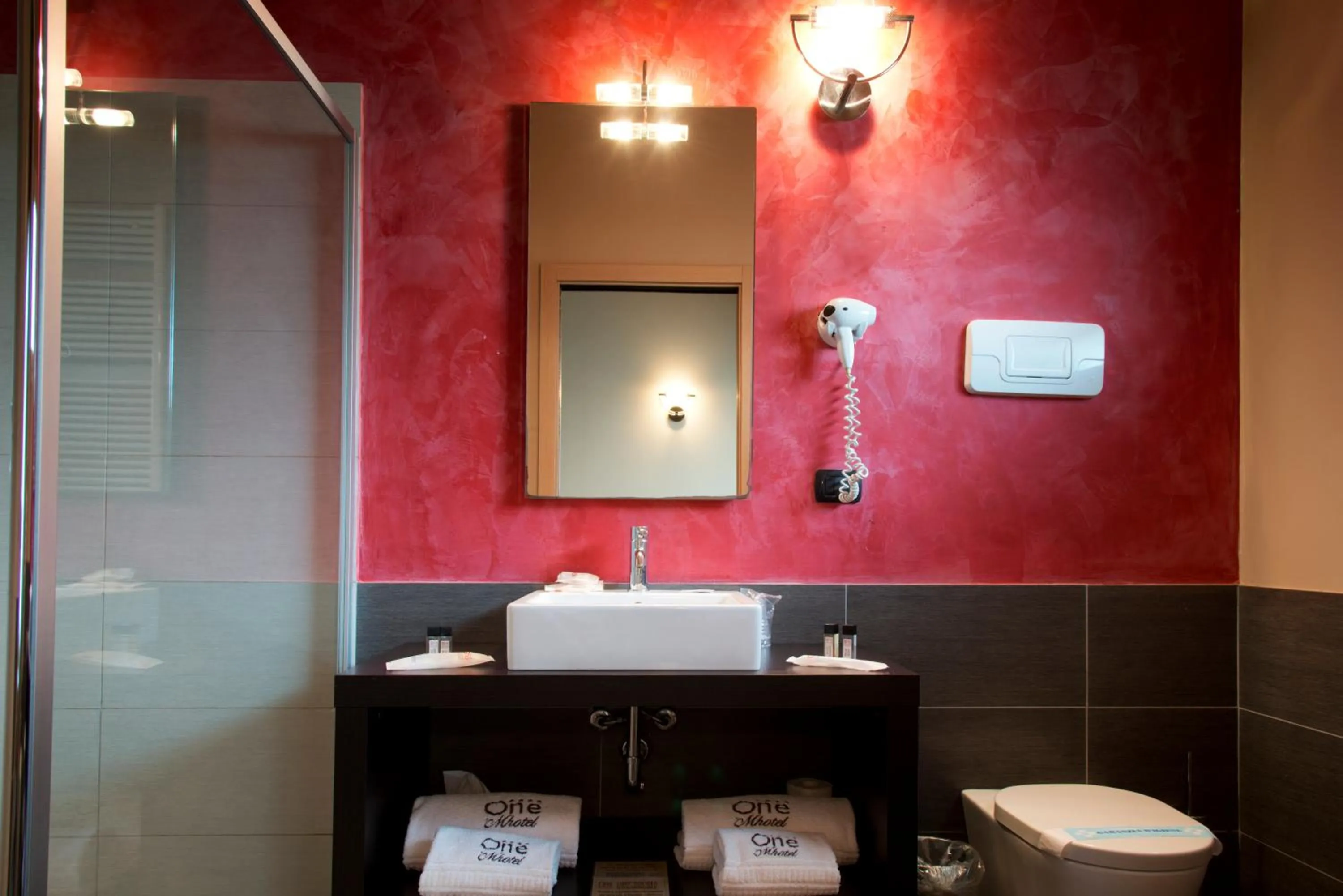 Bathroom in OneMhotel