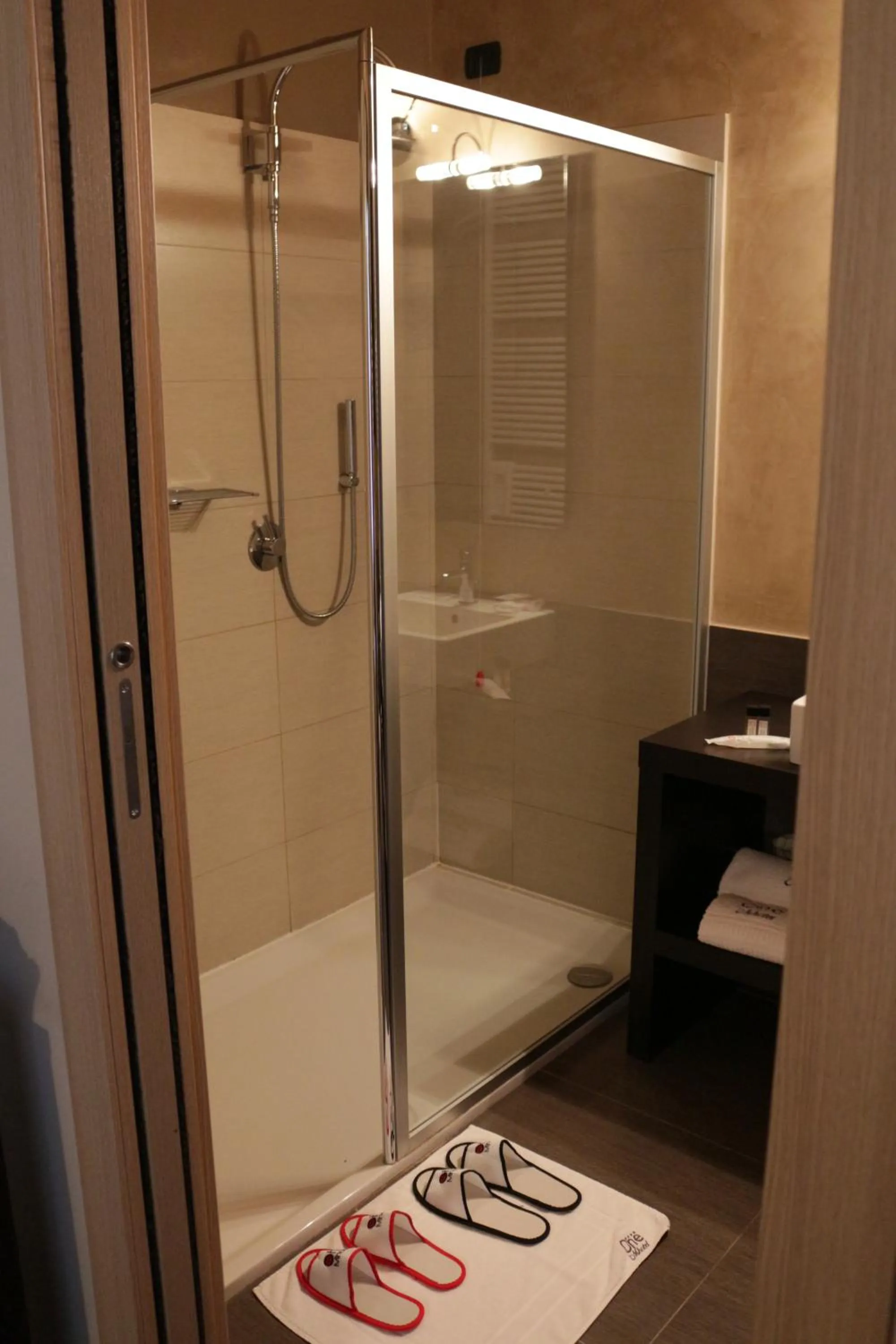 Shower in OneMhotel