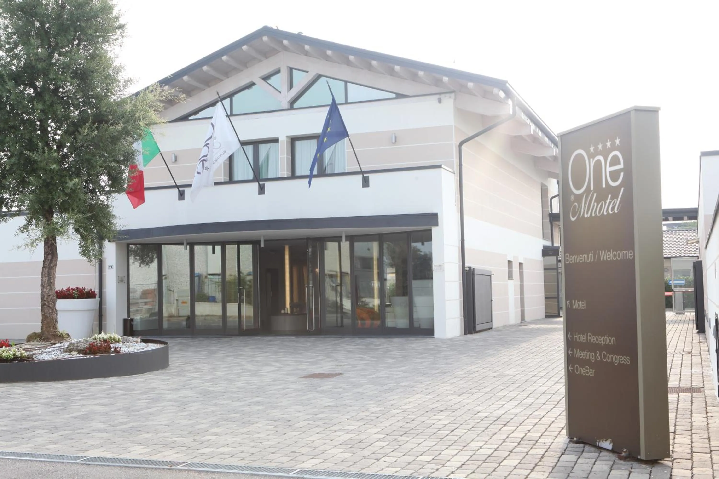 Facade/entrance in OneMhotel