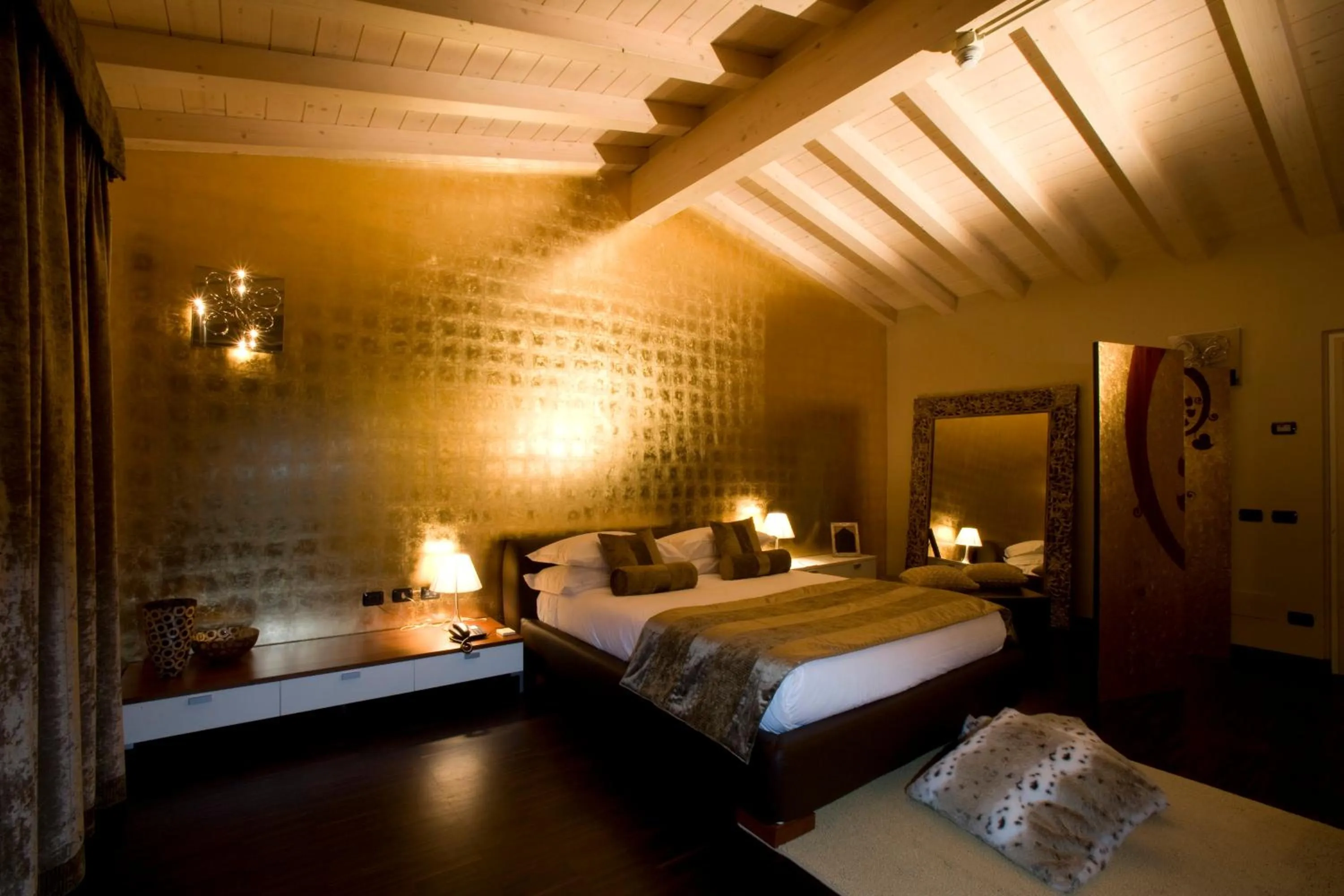 Bedroom, Bed in OneMhotel