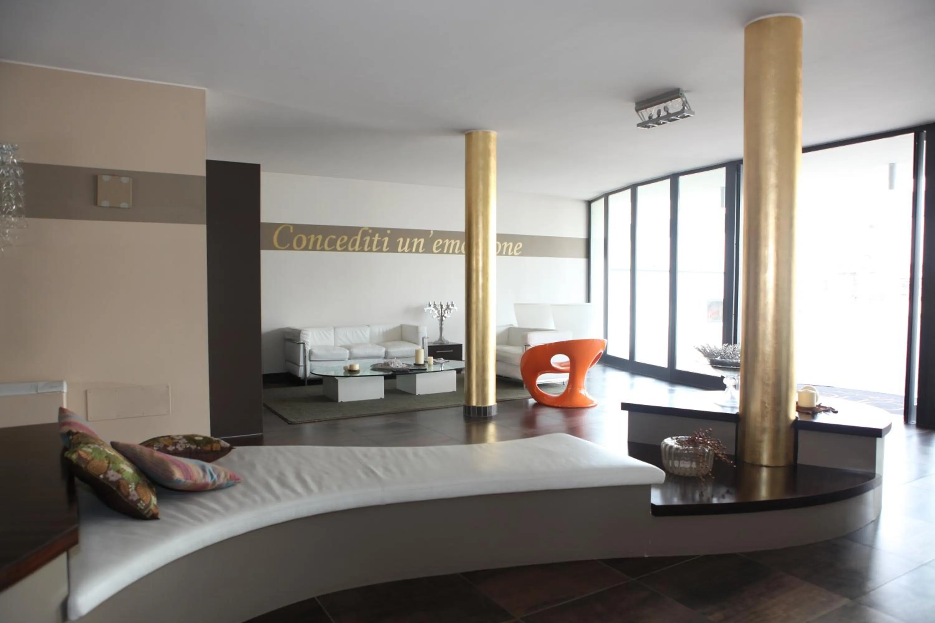 Communal lounge/ TV room, Bed in OneMhotel