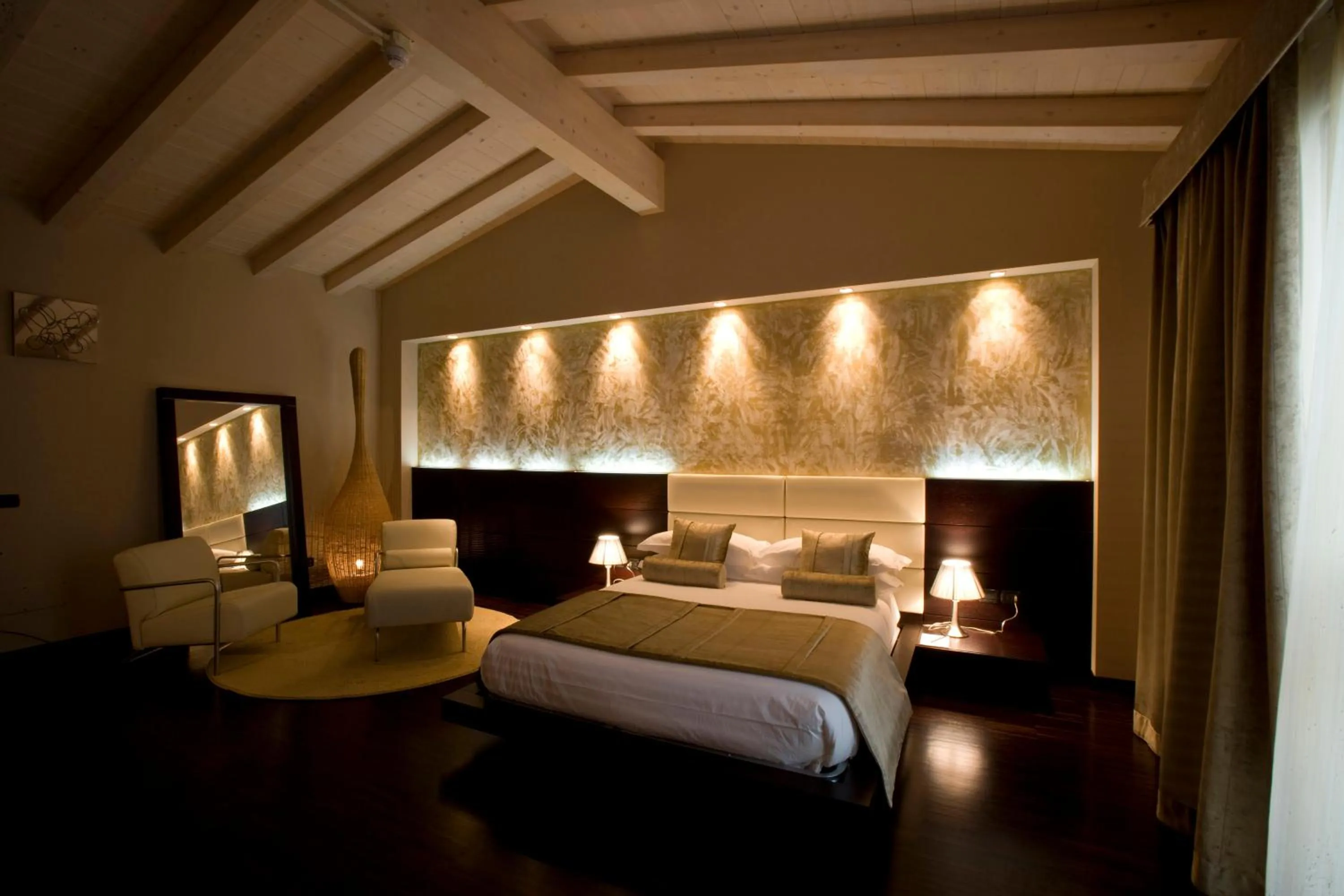 Bedroom, Bed in OneMhotel