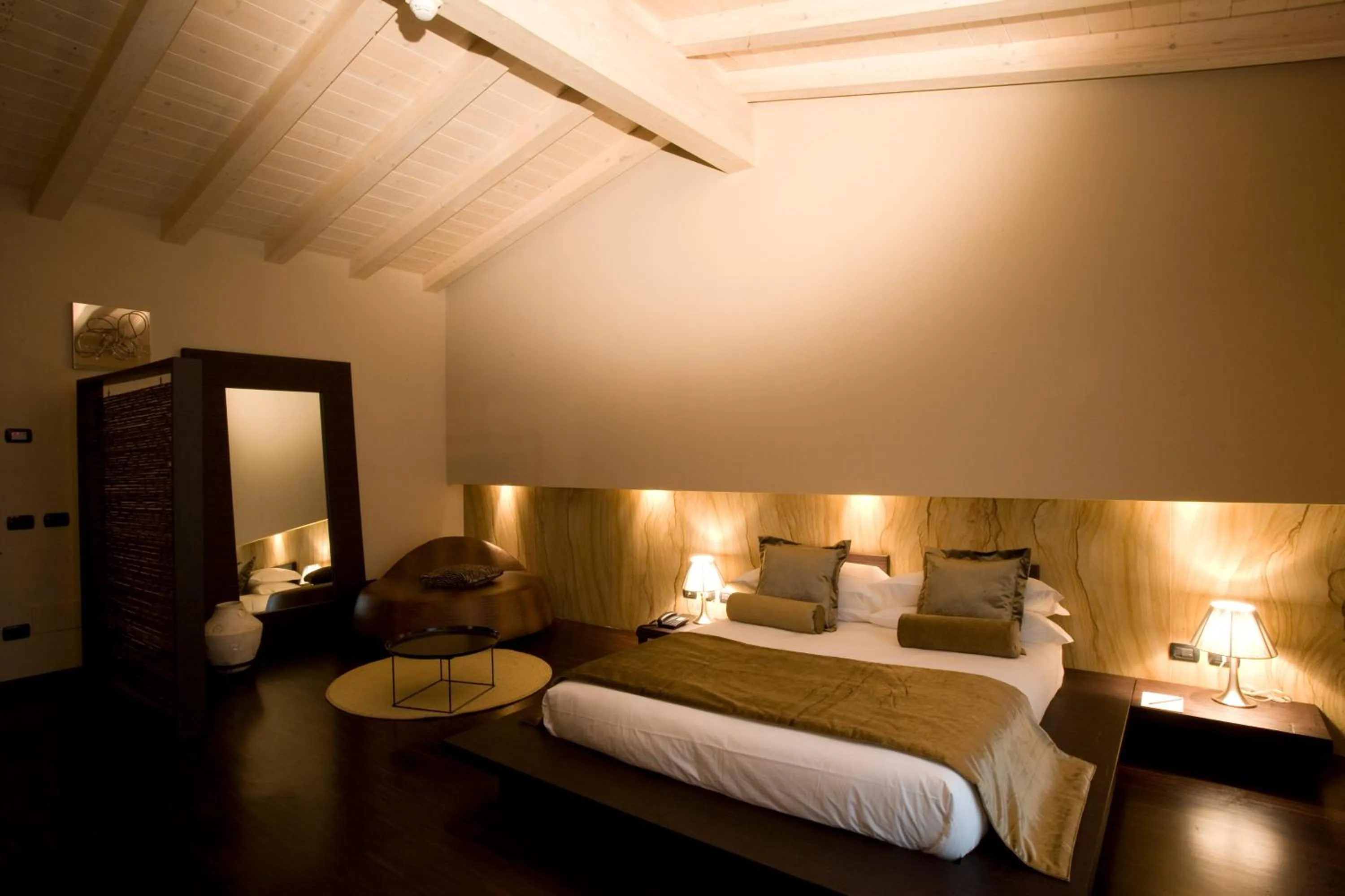 Bedroom, Bed in OneMhotel