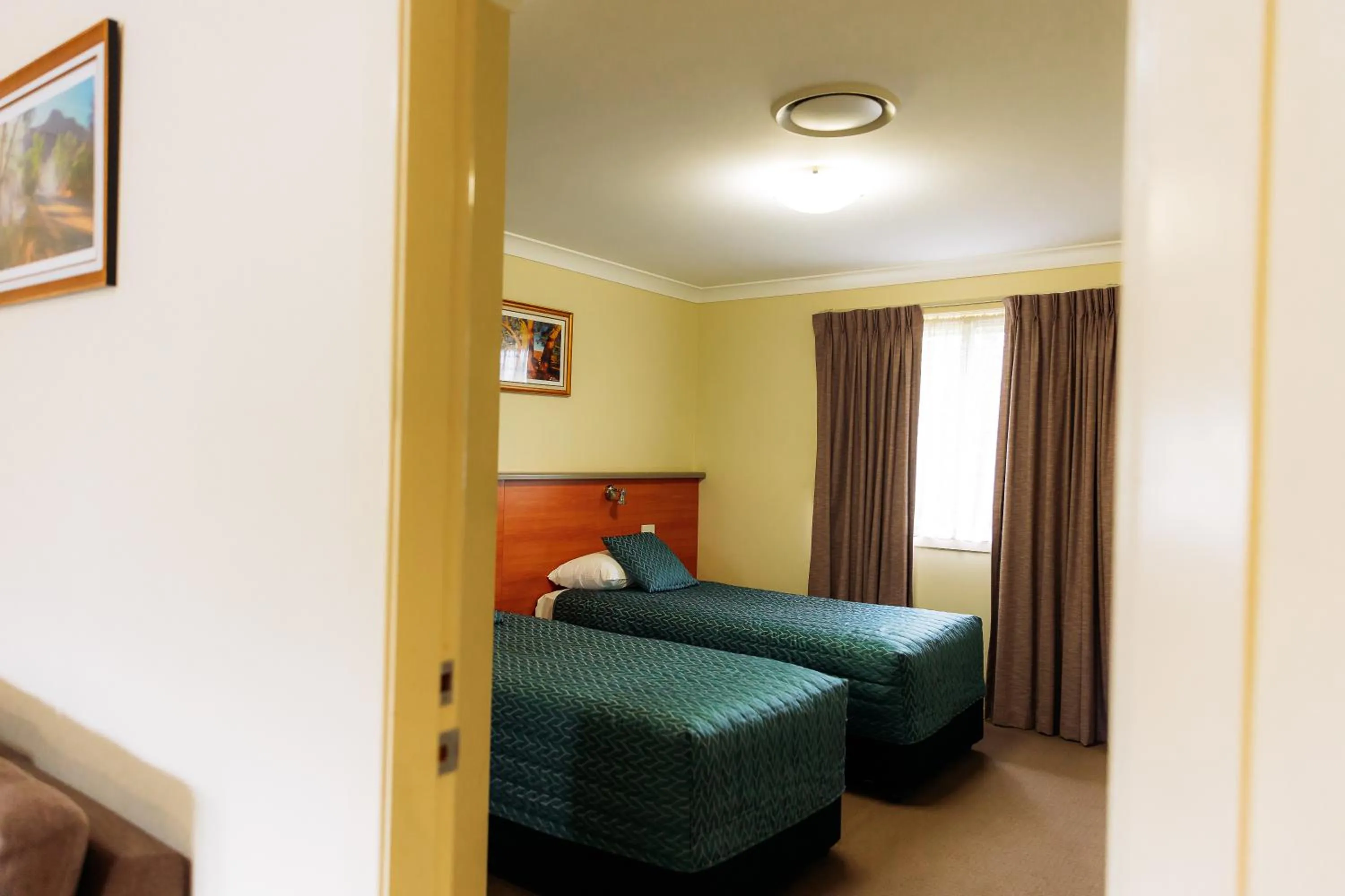 Bedroom, Bed in Scone Motor Inn & Apartments