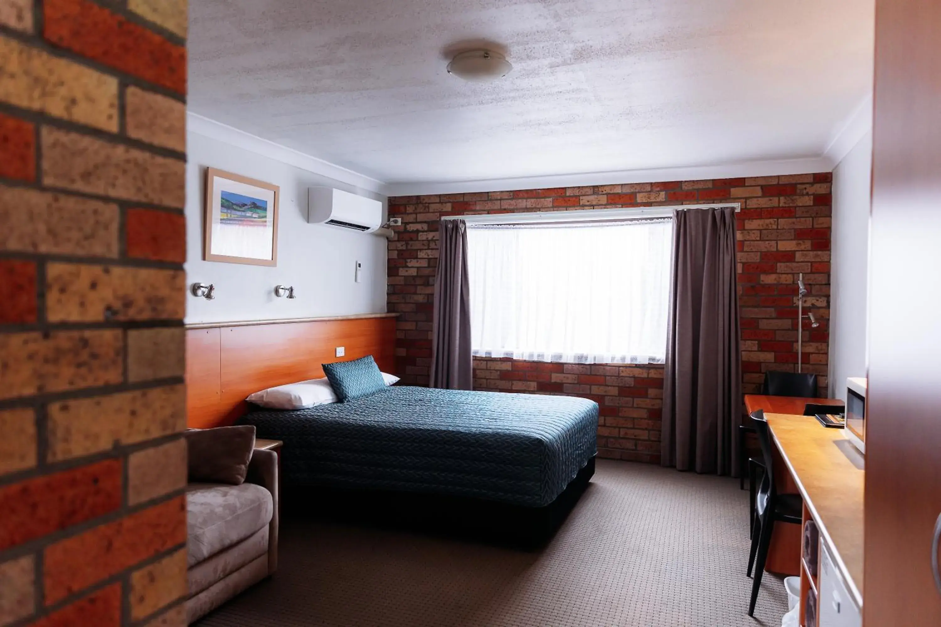 Deluxe Queen Room in Scone Motor Inn & Apartments Deluxe Queen Room in Scone Motor Inn & Apartments