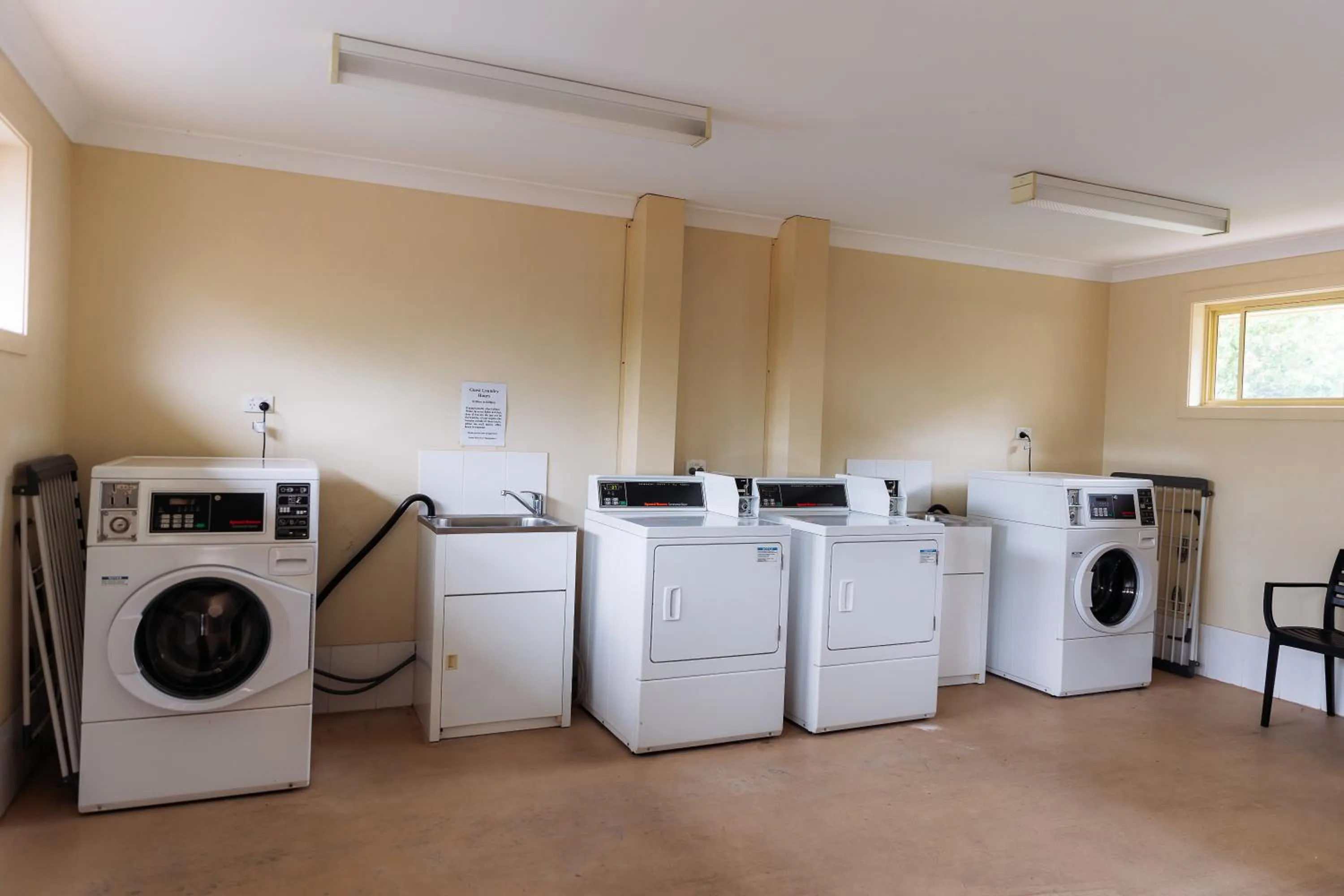 washing machine in Scone Motor Inn & Apartments