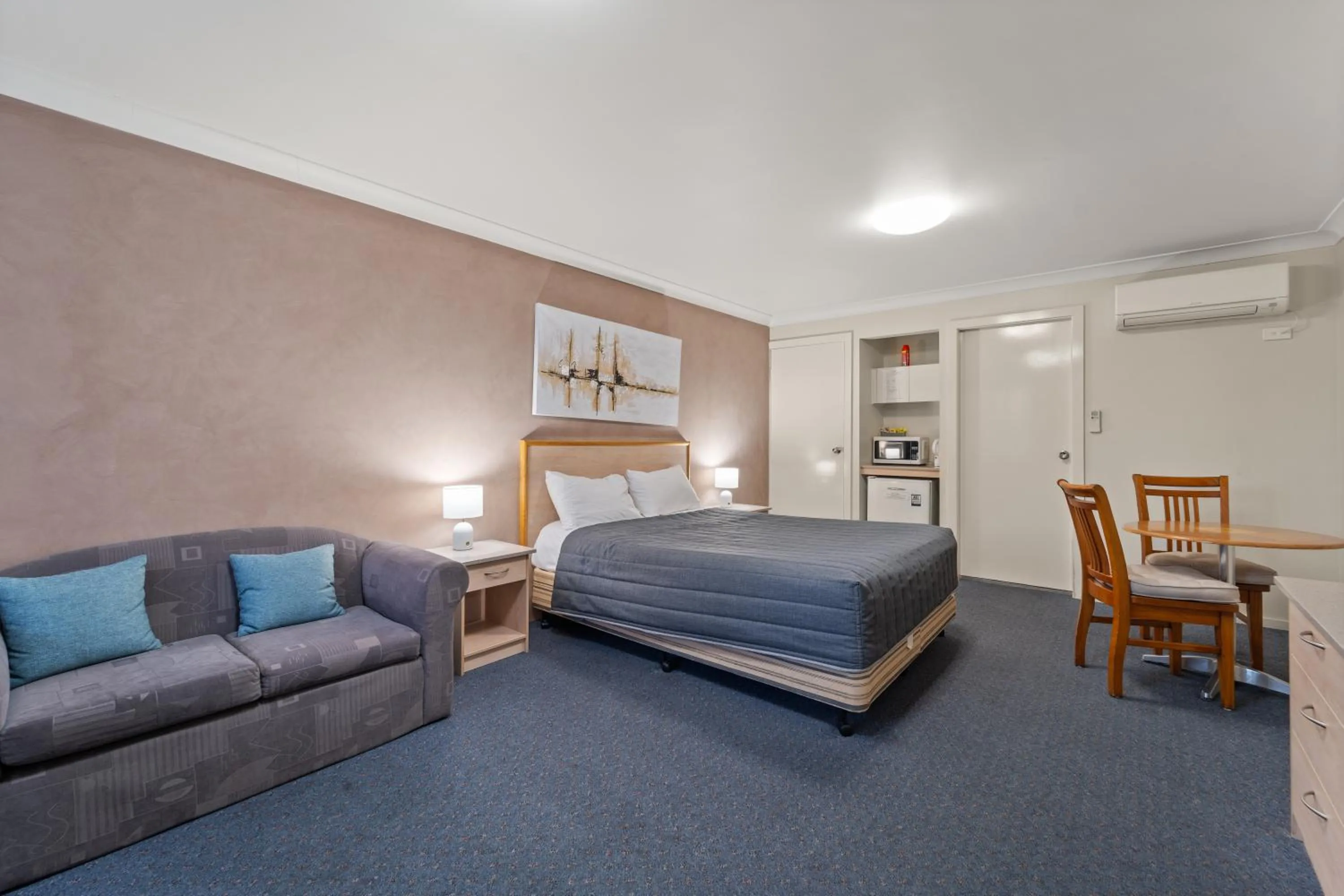 Bed in Golf Links Motel