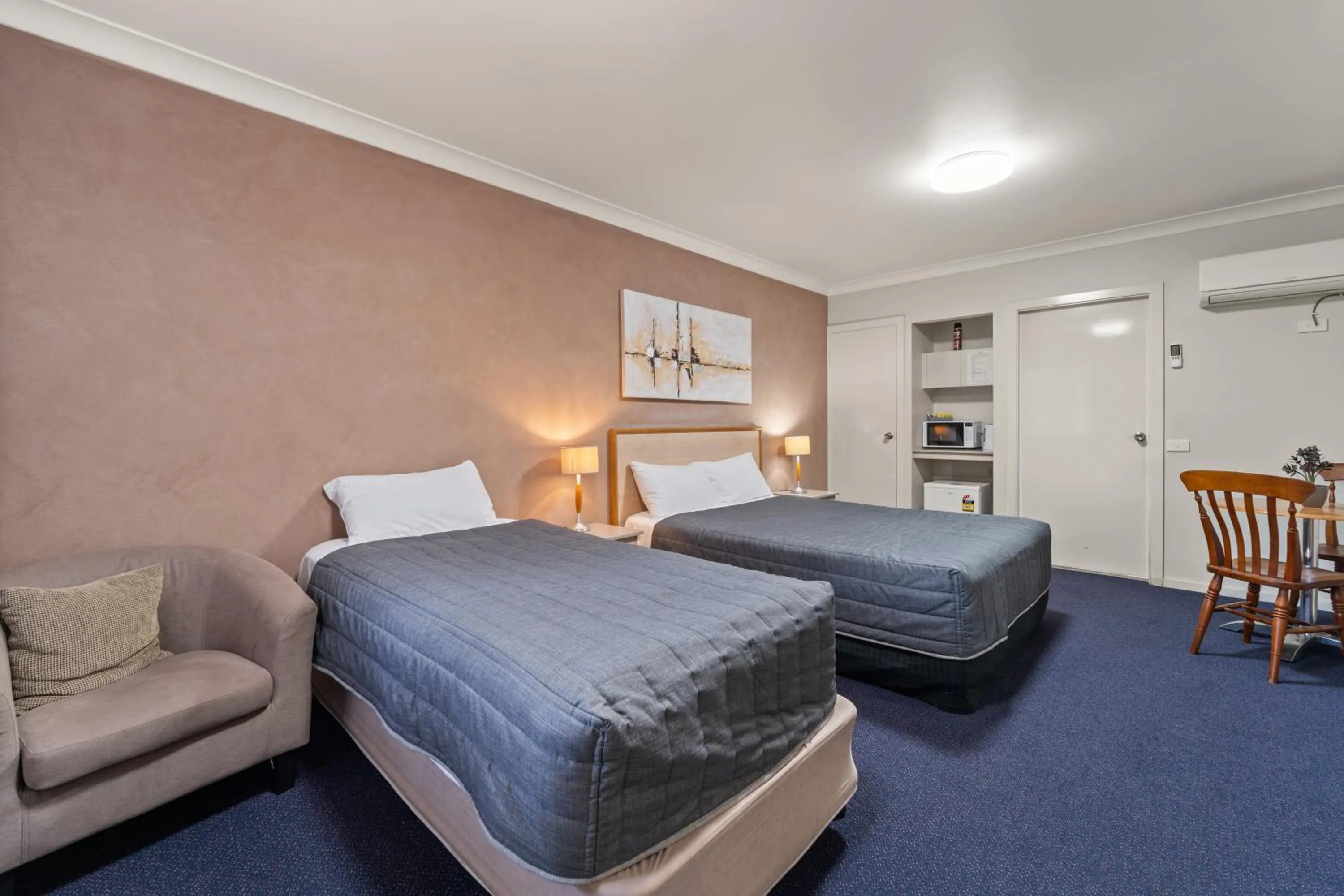 Bed in Golf Links Motel