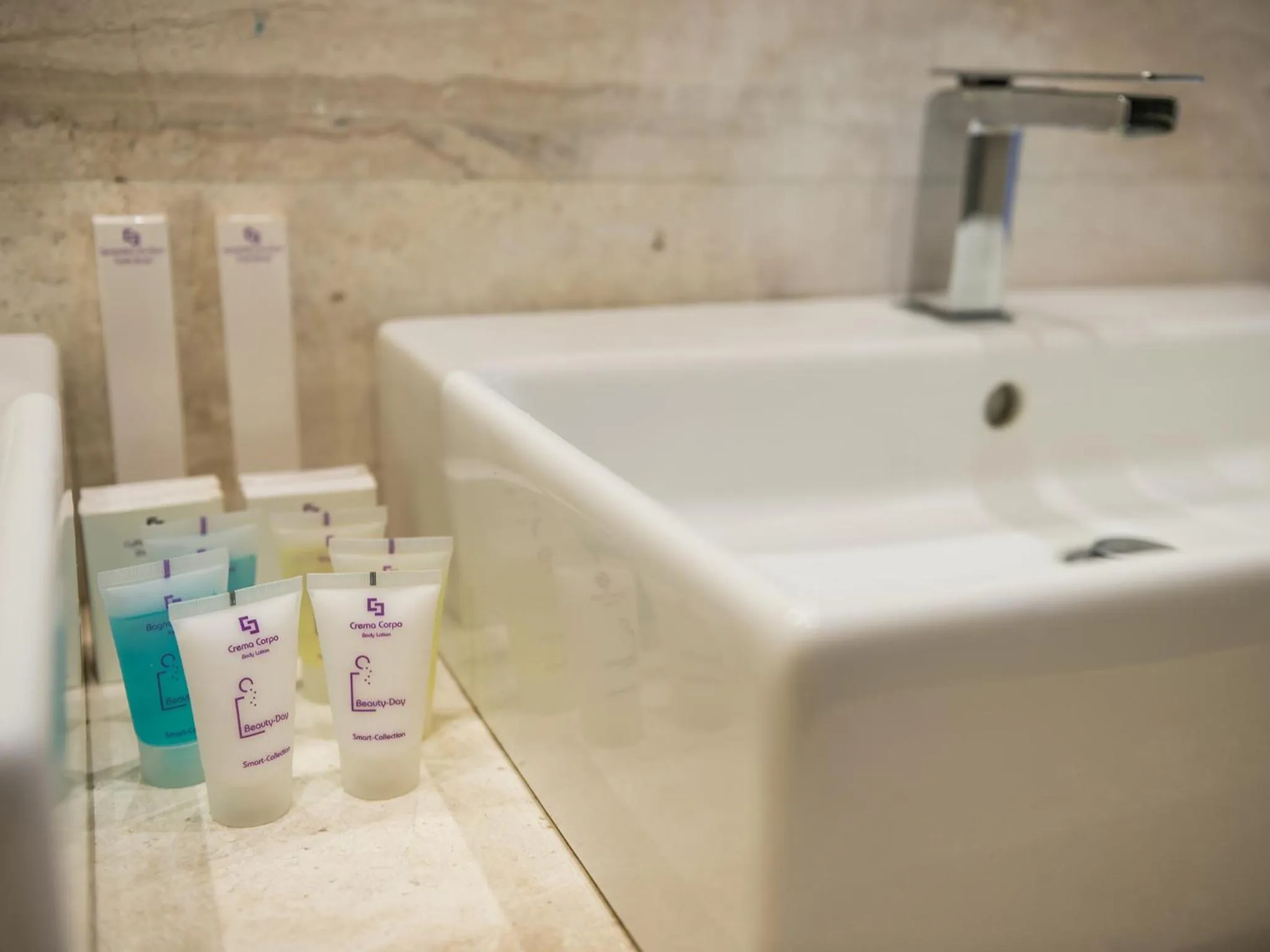 Bathroom in Nichotel