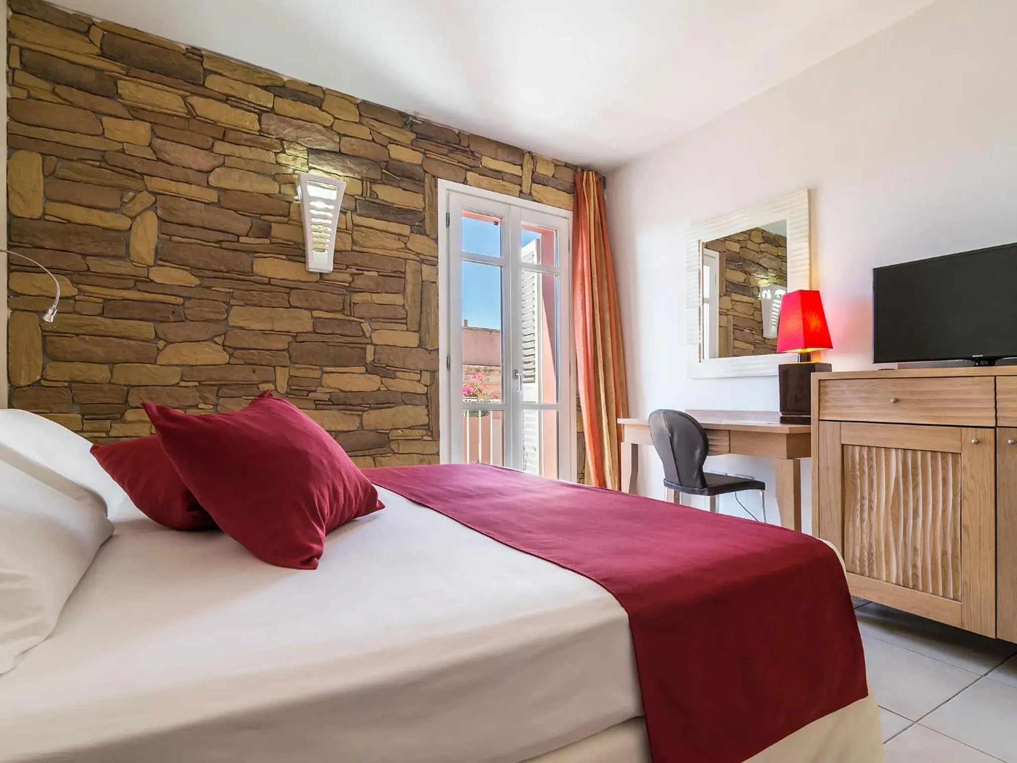 Classic Double Room - single occupancy in Nichotel Classic Double Room - single occupancy in Nichotel