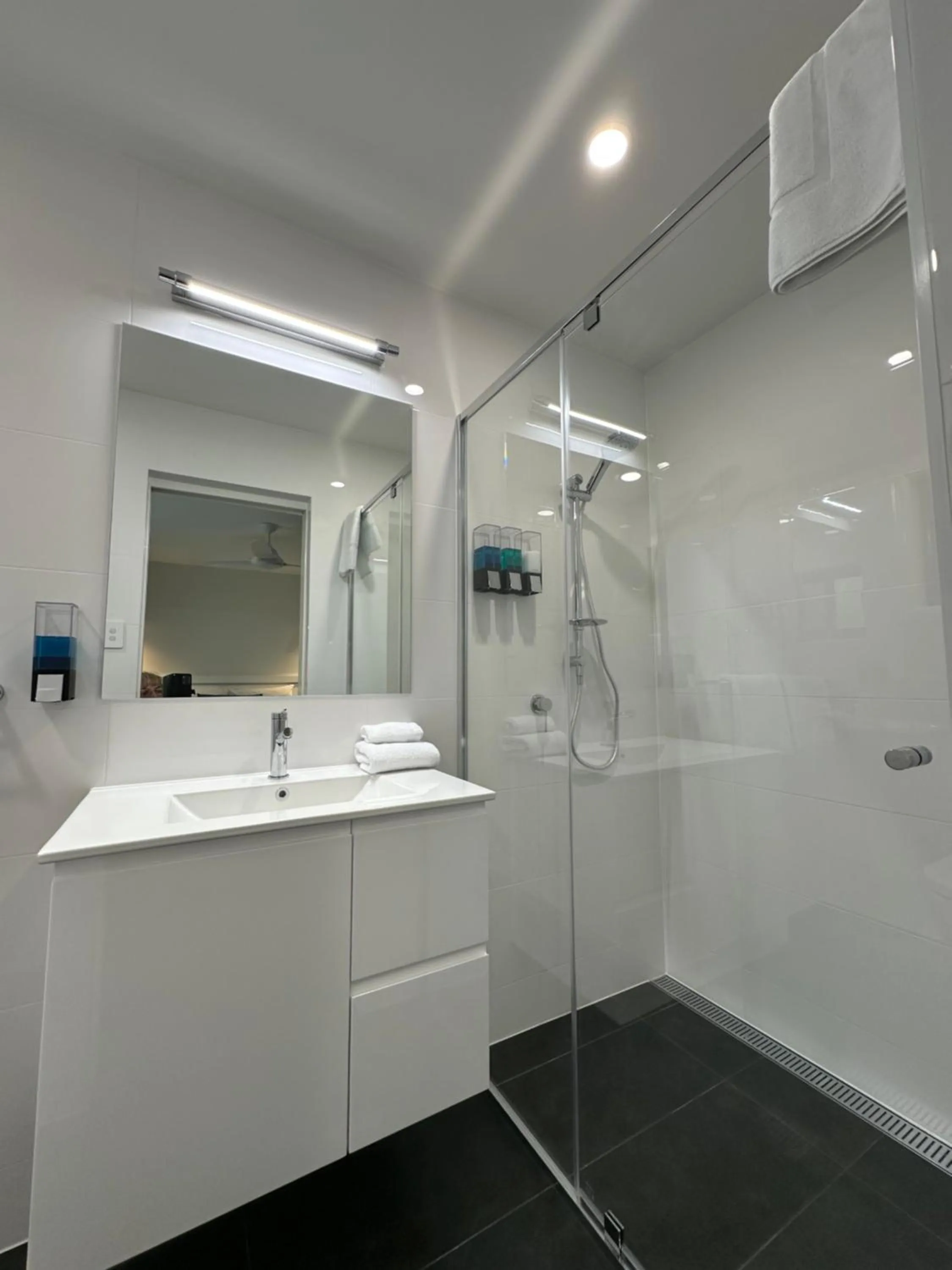 Shower in Logan City Motor Inn