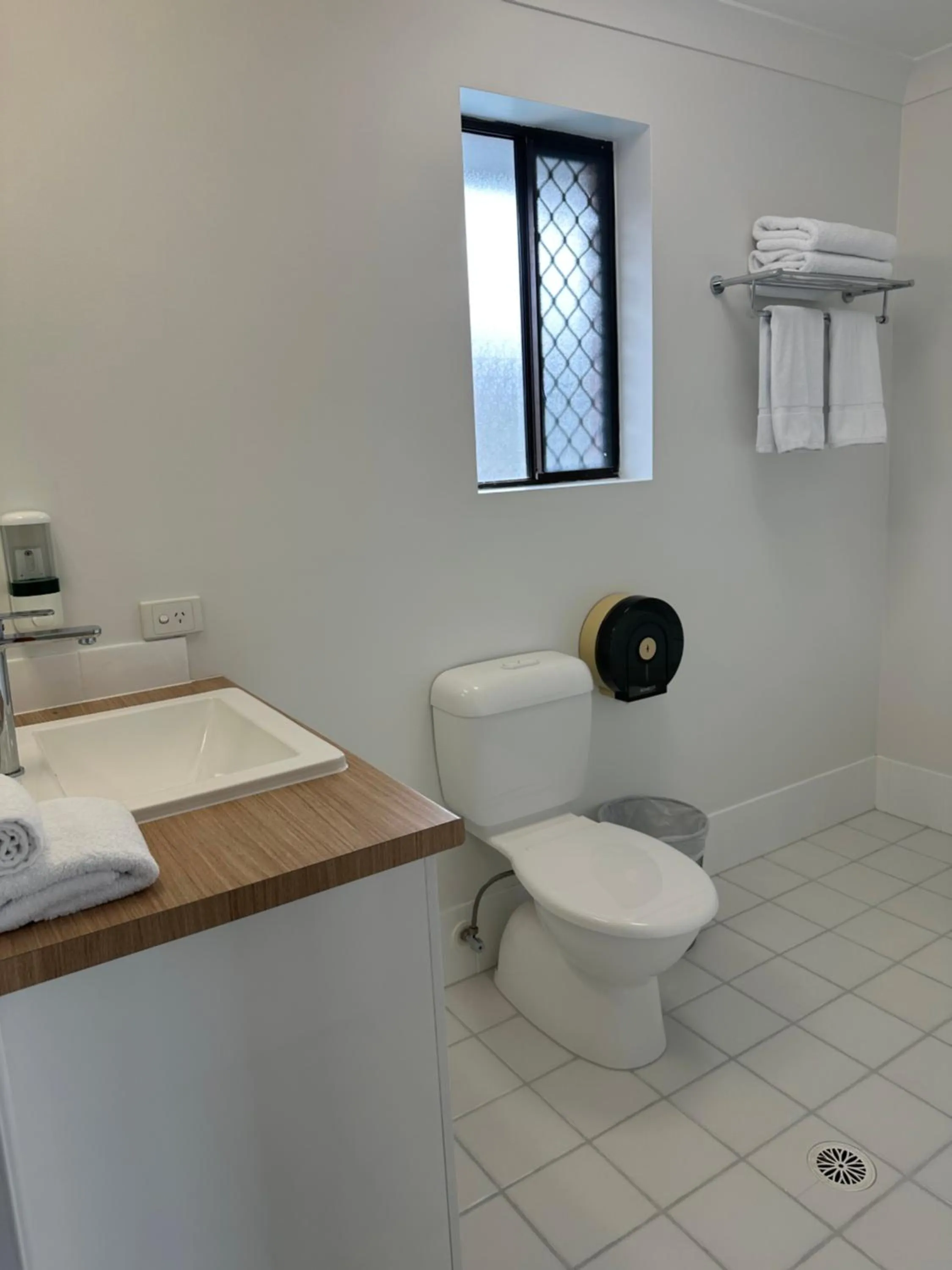 Toilet in Logan City Motor Inn