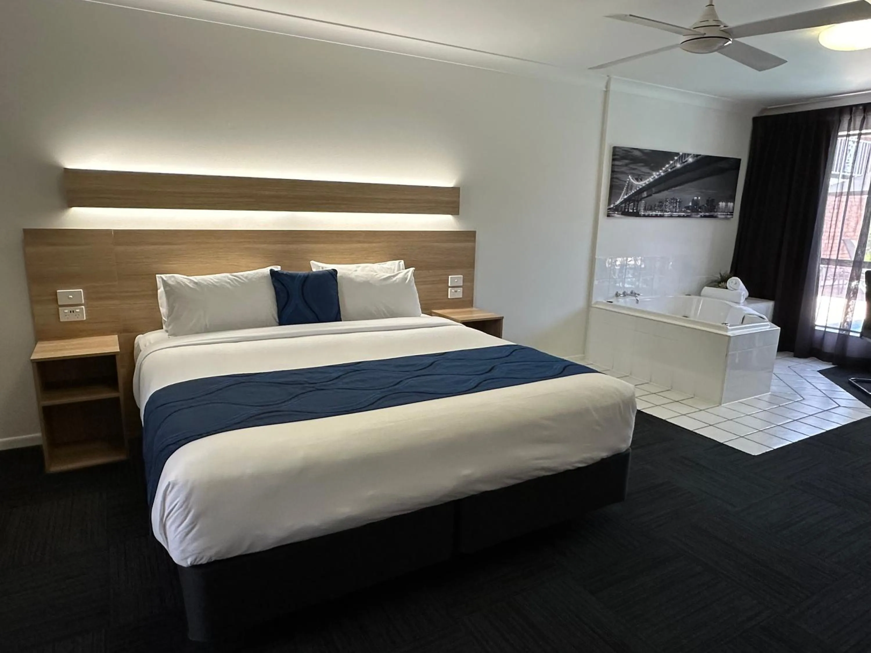 Bed in Logan City Motor Inn