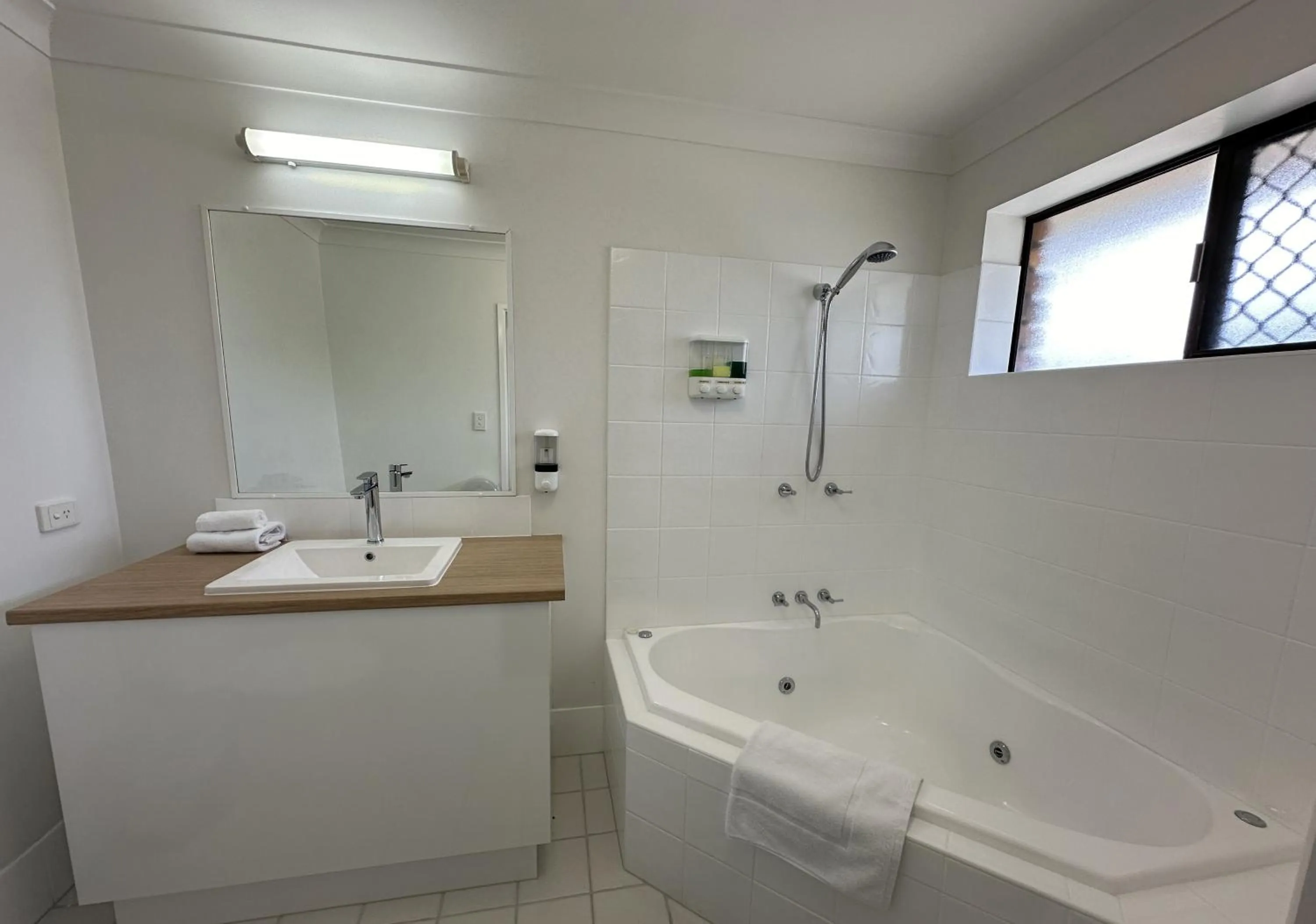 Bathroom in Logan City Motor Inn