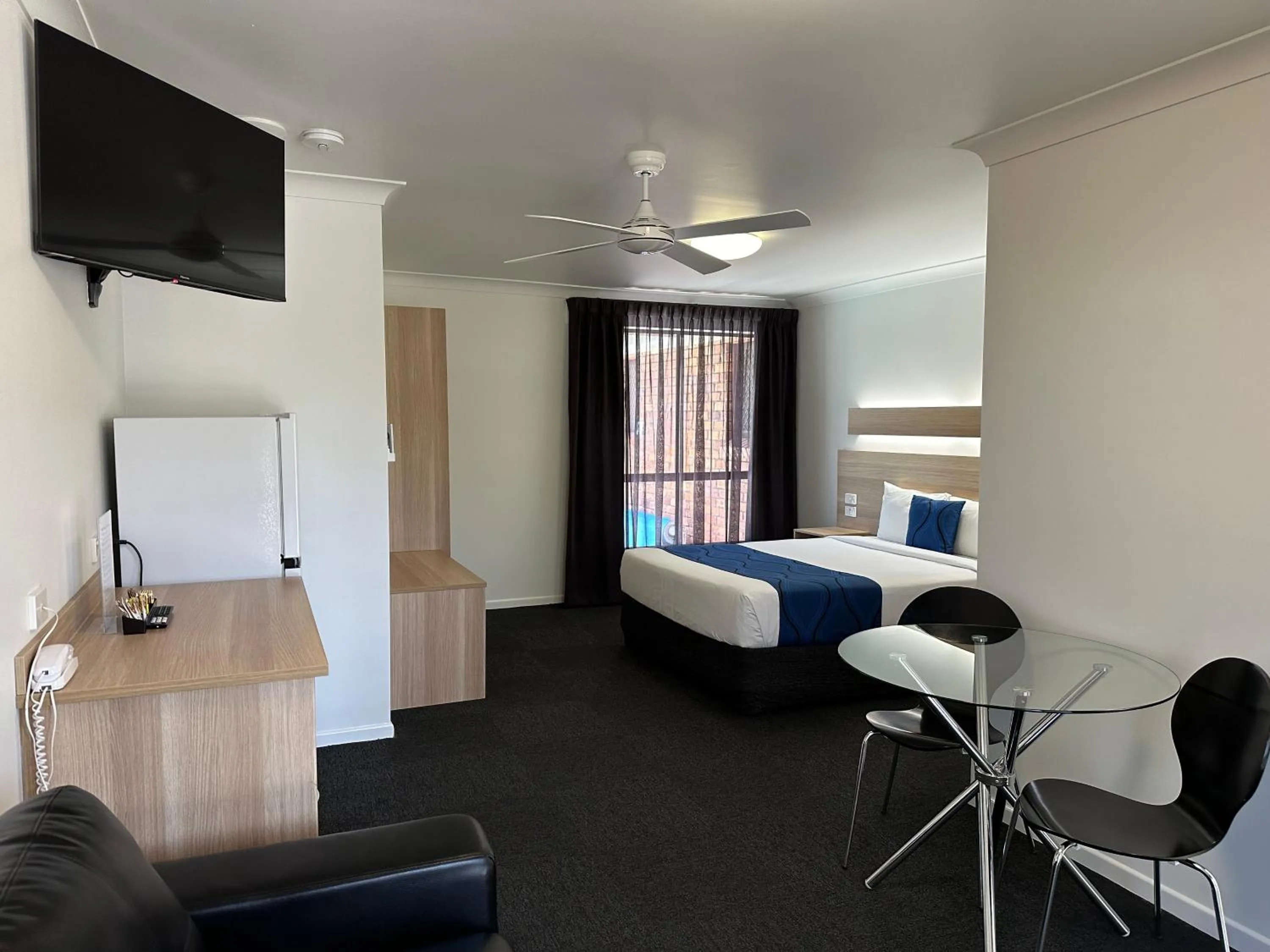 Photo of the whole room, Bed in Logan City Motor Inn