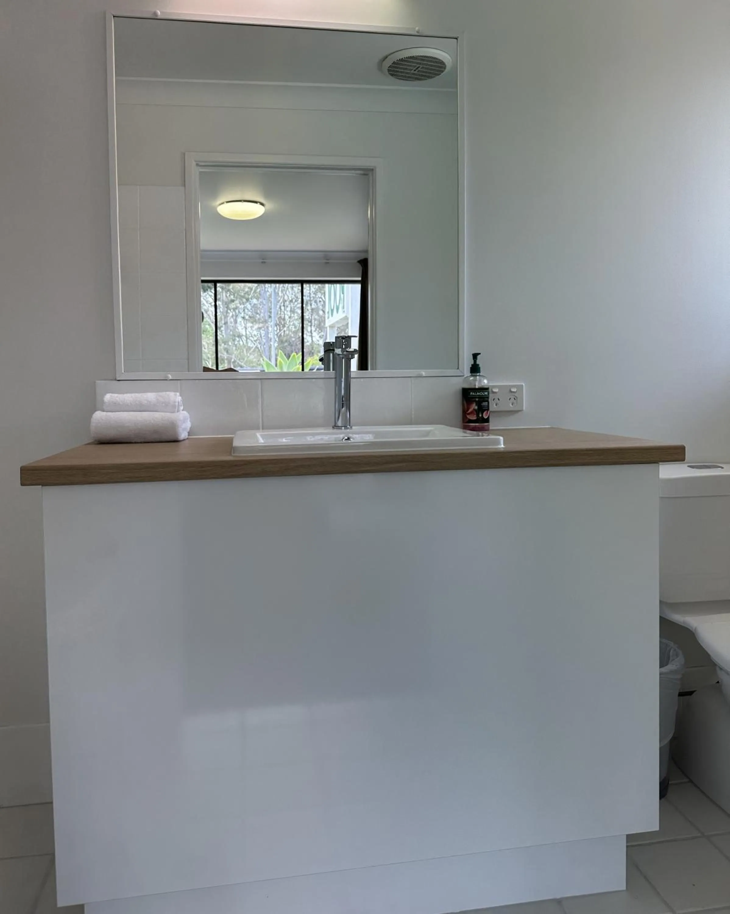 Bathroom in Logan City Motor Inn