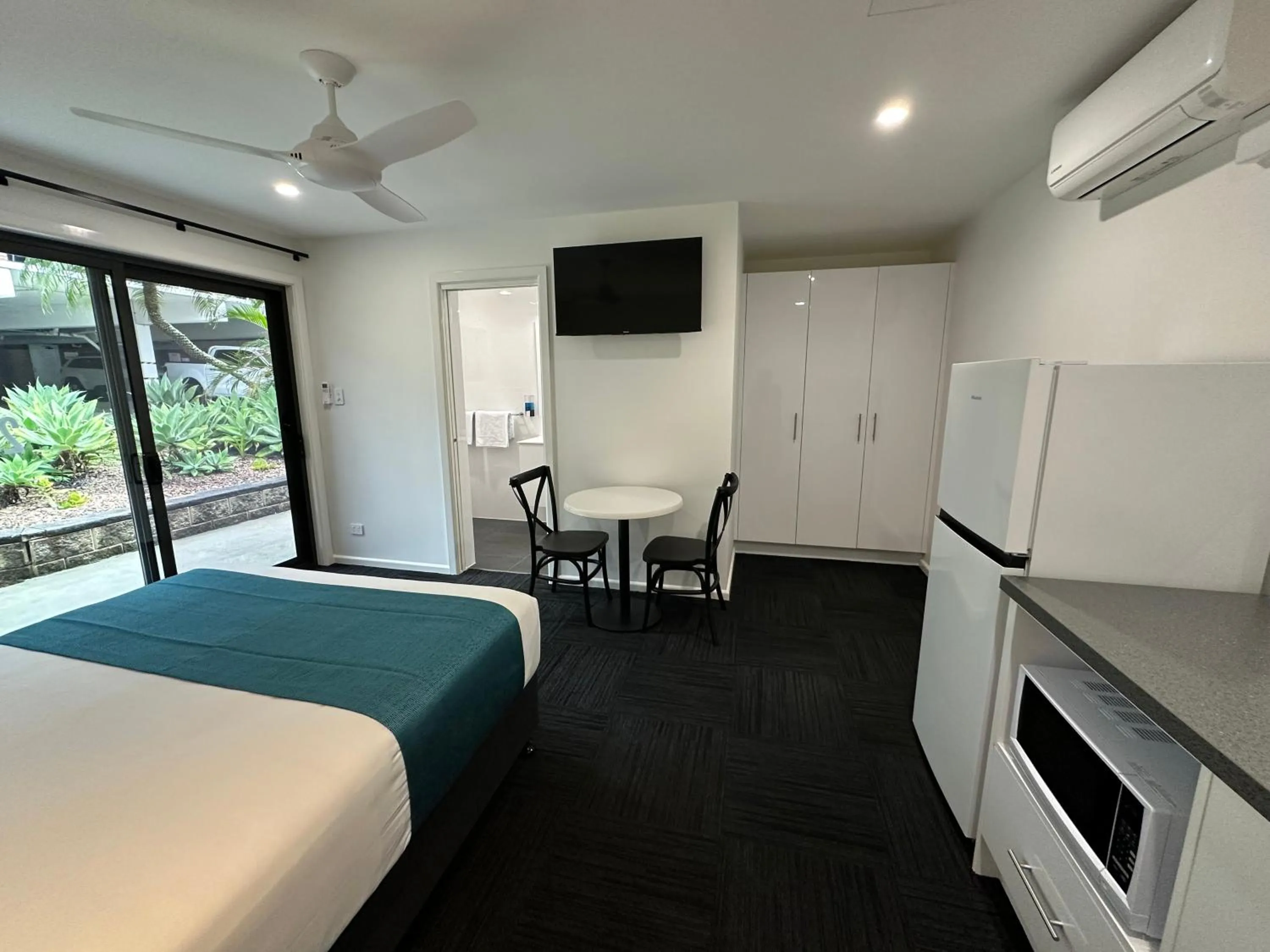 Photo of the whole room, Bed in Logan City Motor Inn