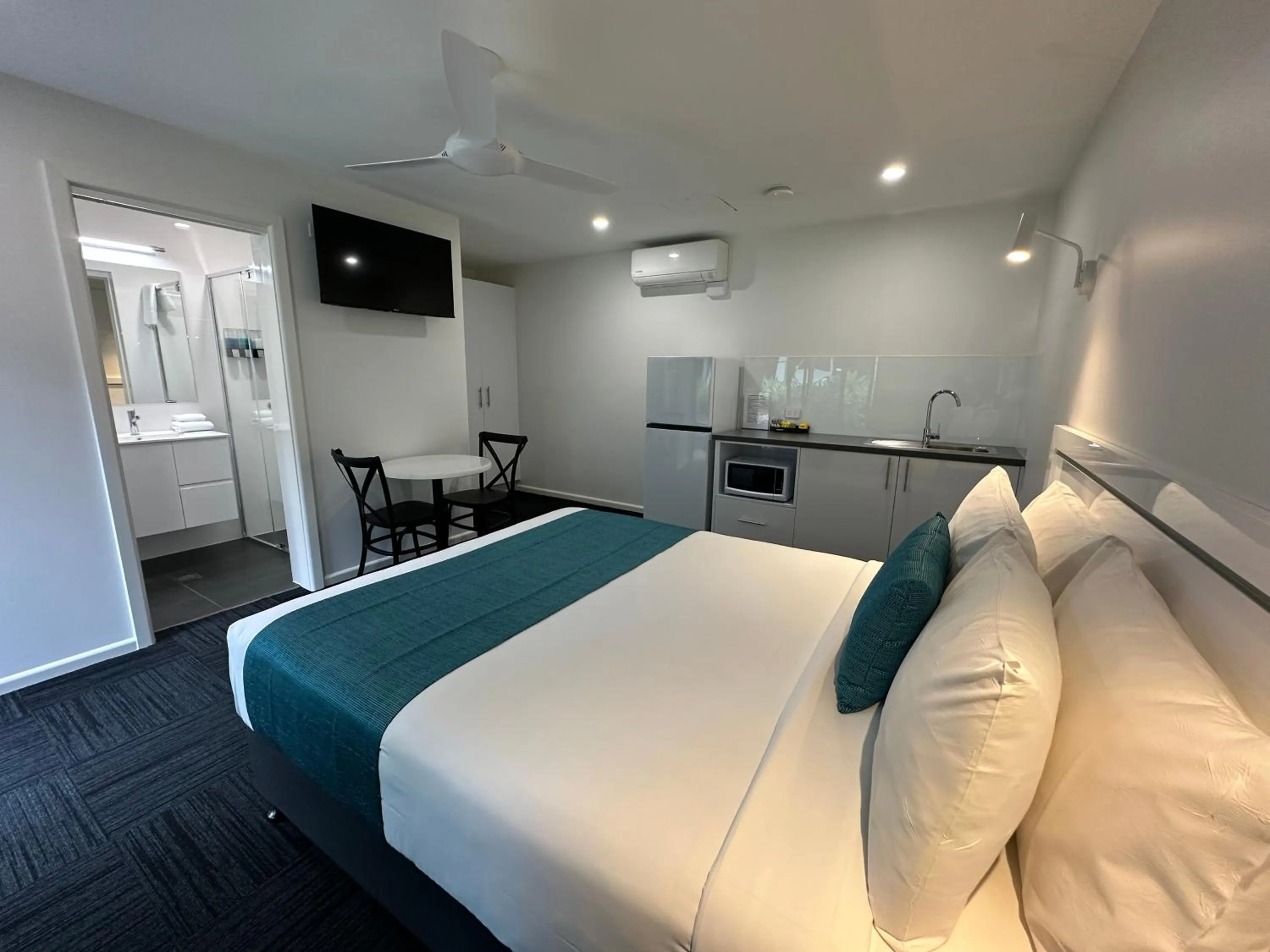 Photo of the whole room, Bed in Logan City Motor Inn