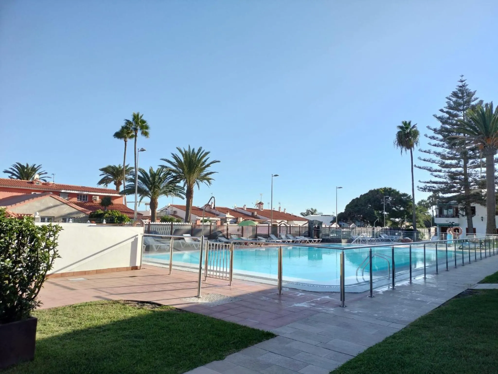Swimming pool in Apartamentos Los Balandros by SunHousesCanarias