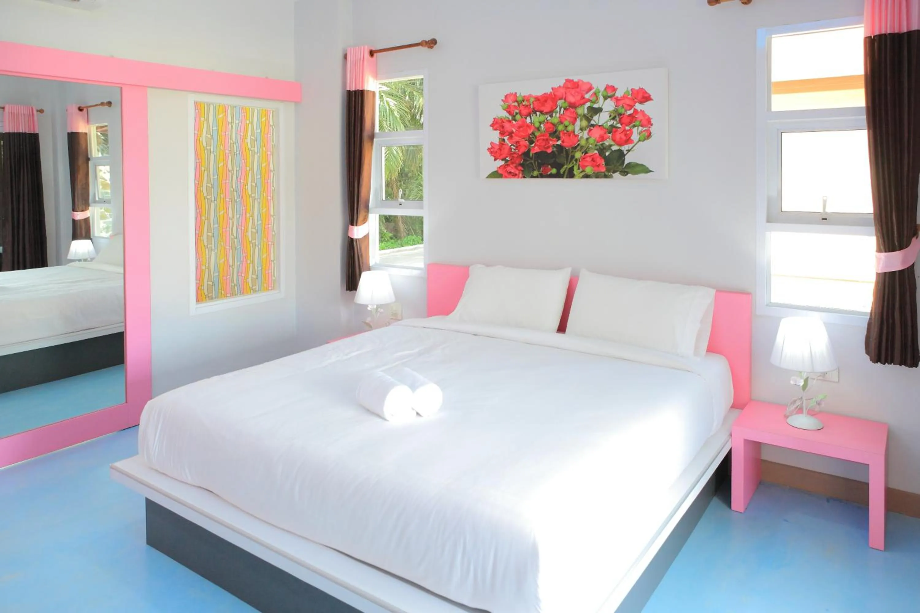 Photo of the whole room, Bed in Pueanjai Resort and Restaurant