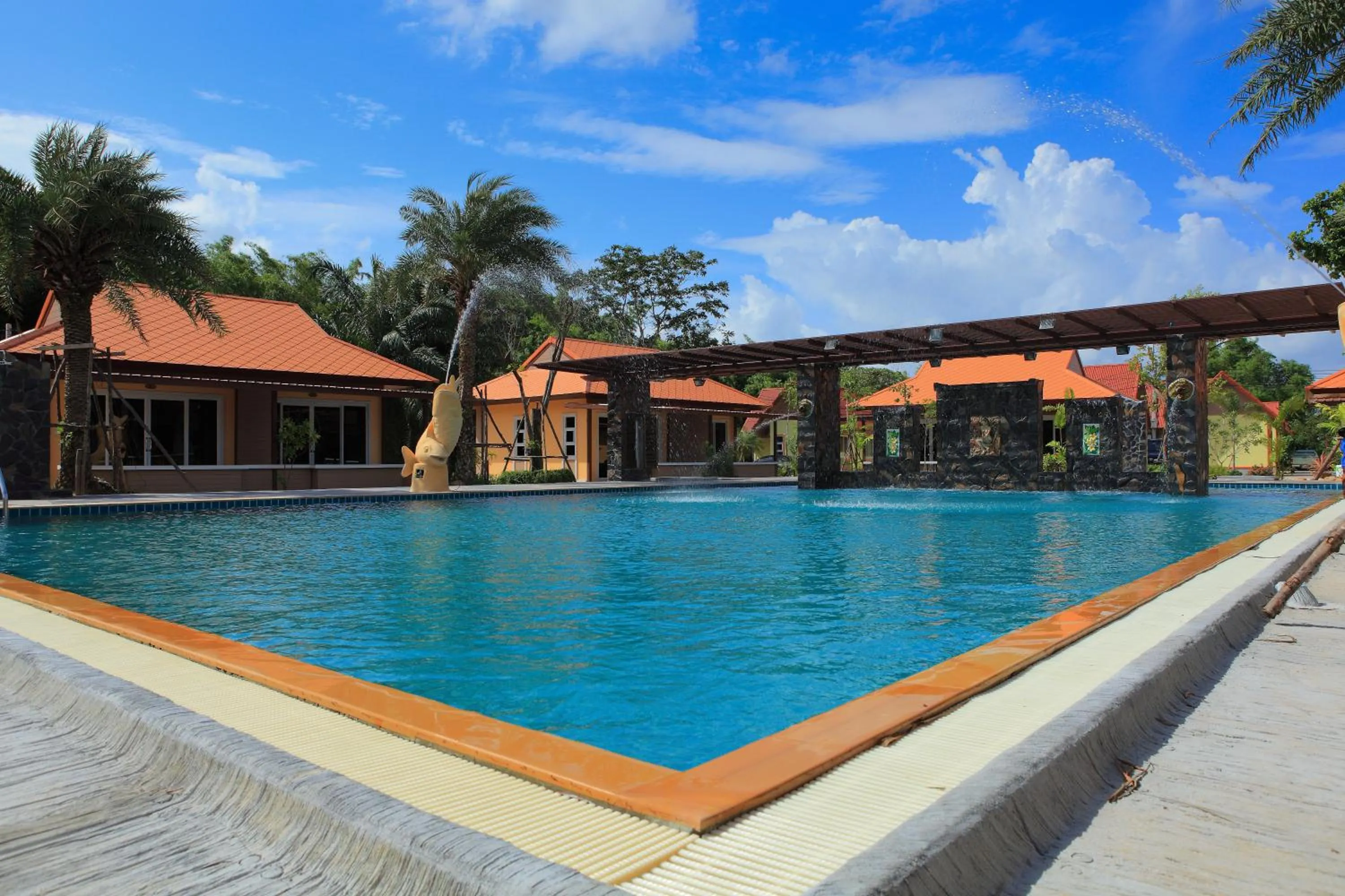 Swimming pool in Pueanjai Resort and Restaurant