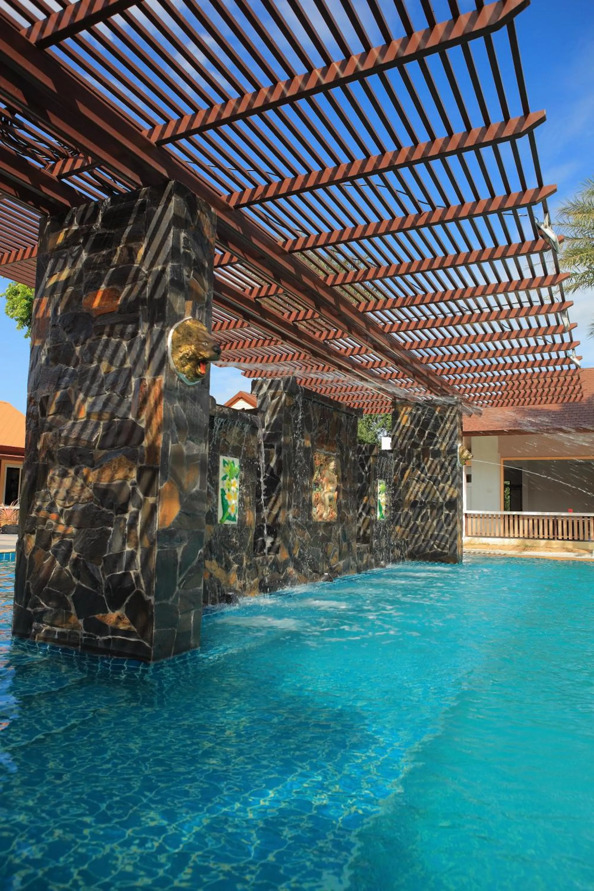 Swimming pool in Pueanjai Resort and Restaurant