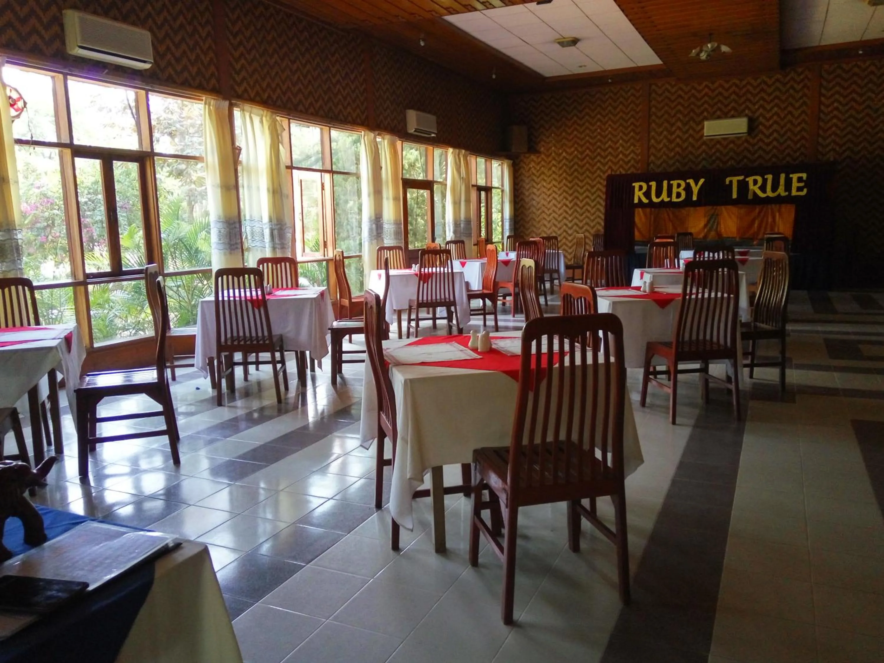 Food and drinks in Ruby True Hotel