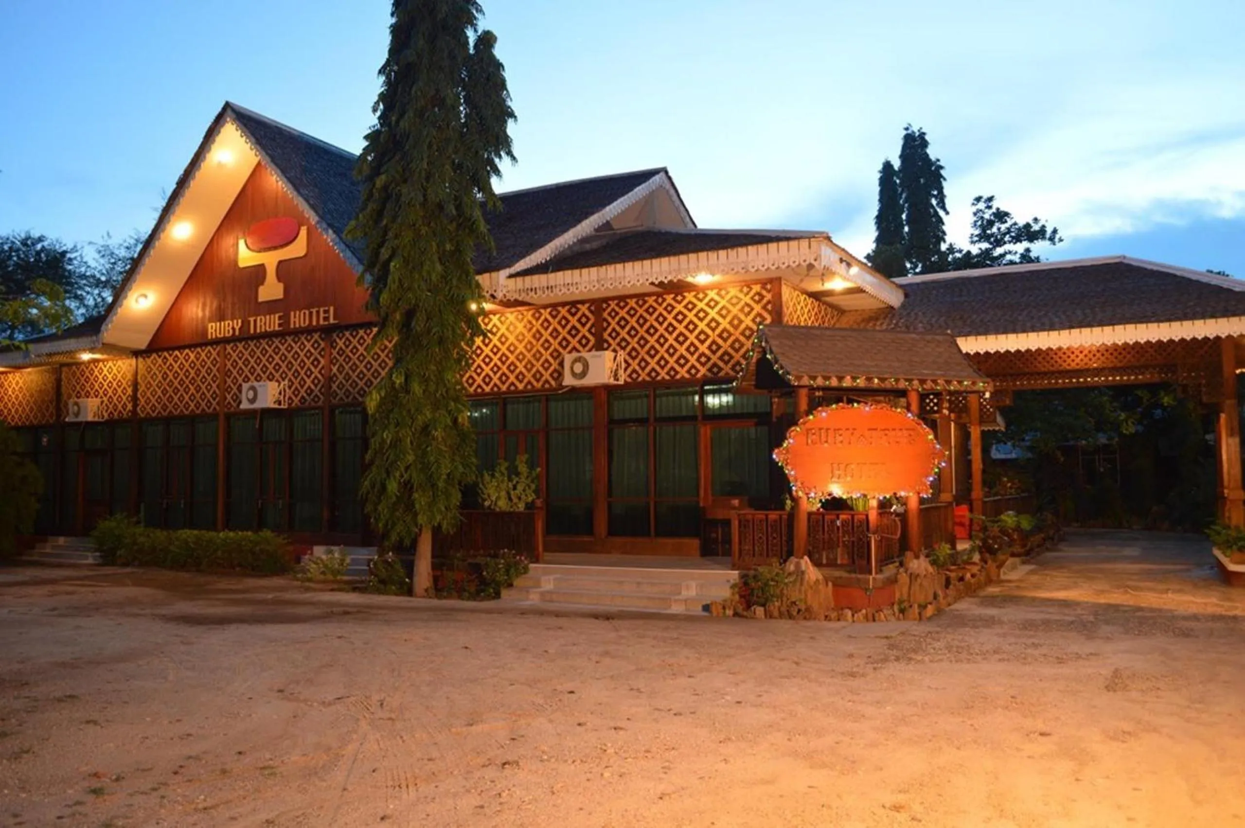 Facade/entrance in Ruby True Hotel