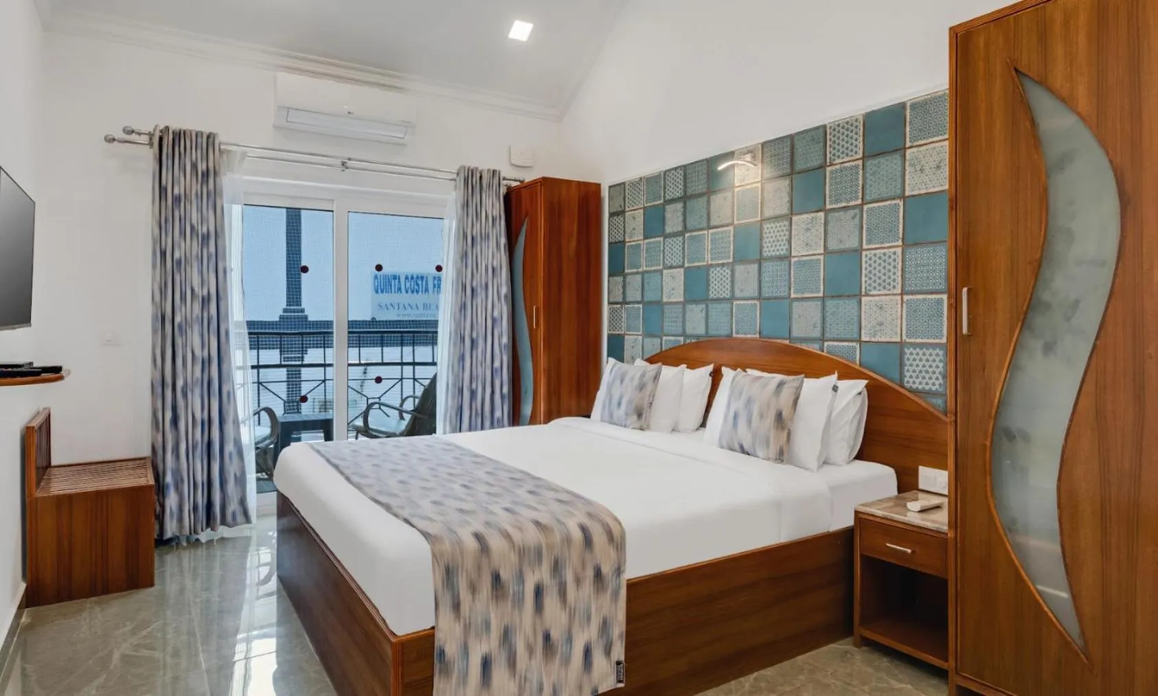 Bedroom, Bed in Santana Beach Resort