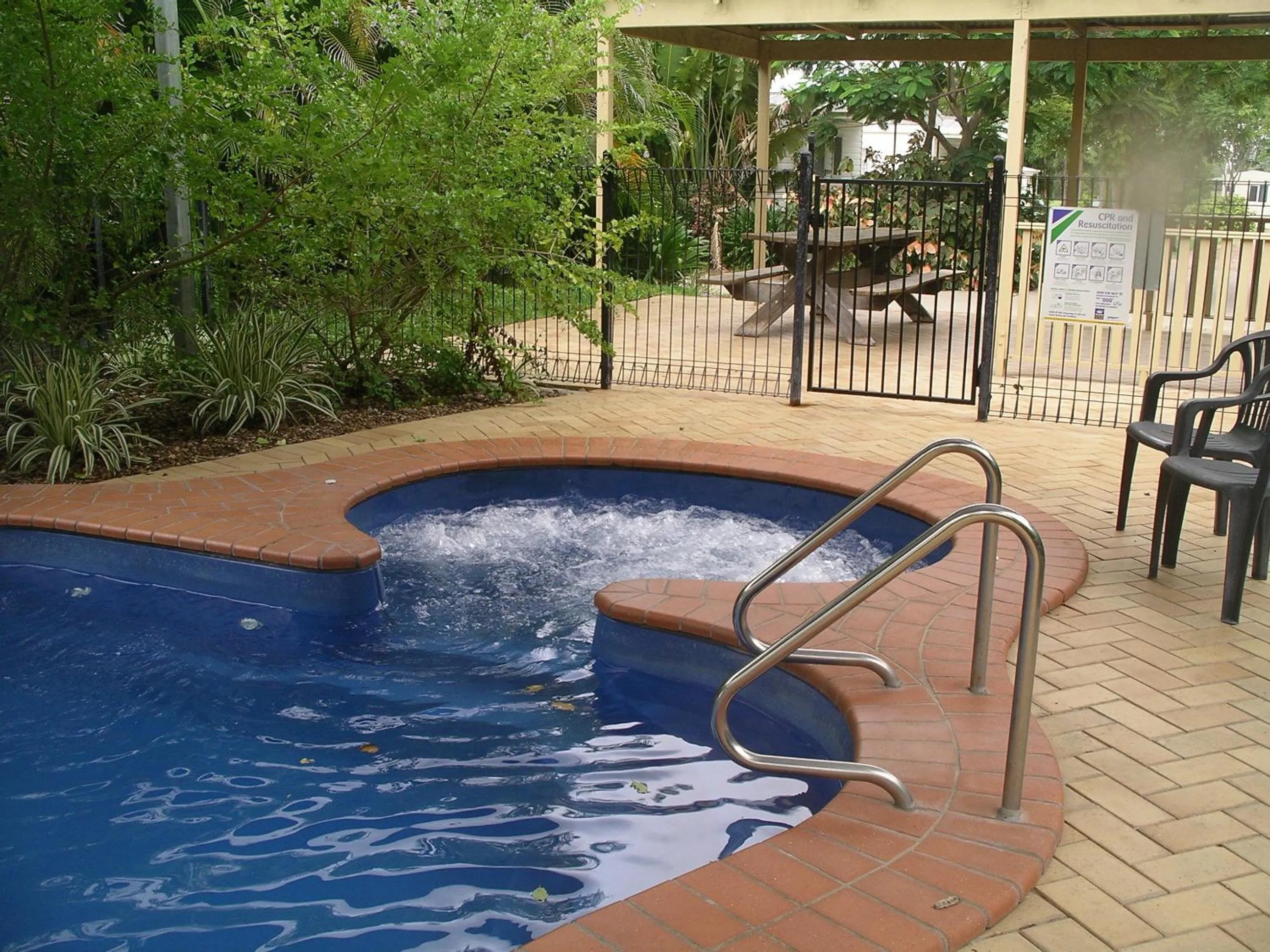 Swimming pool in Charters Towers Tourist Park