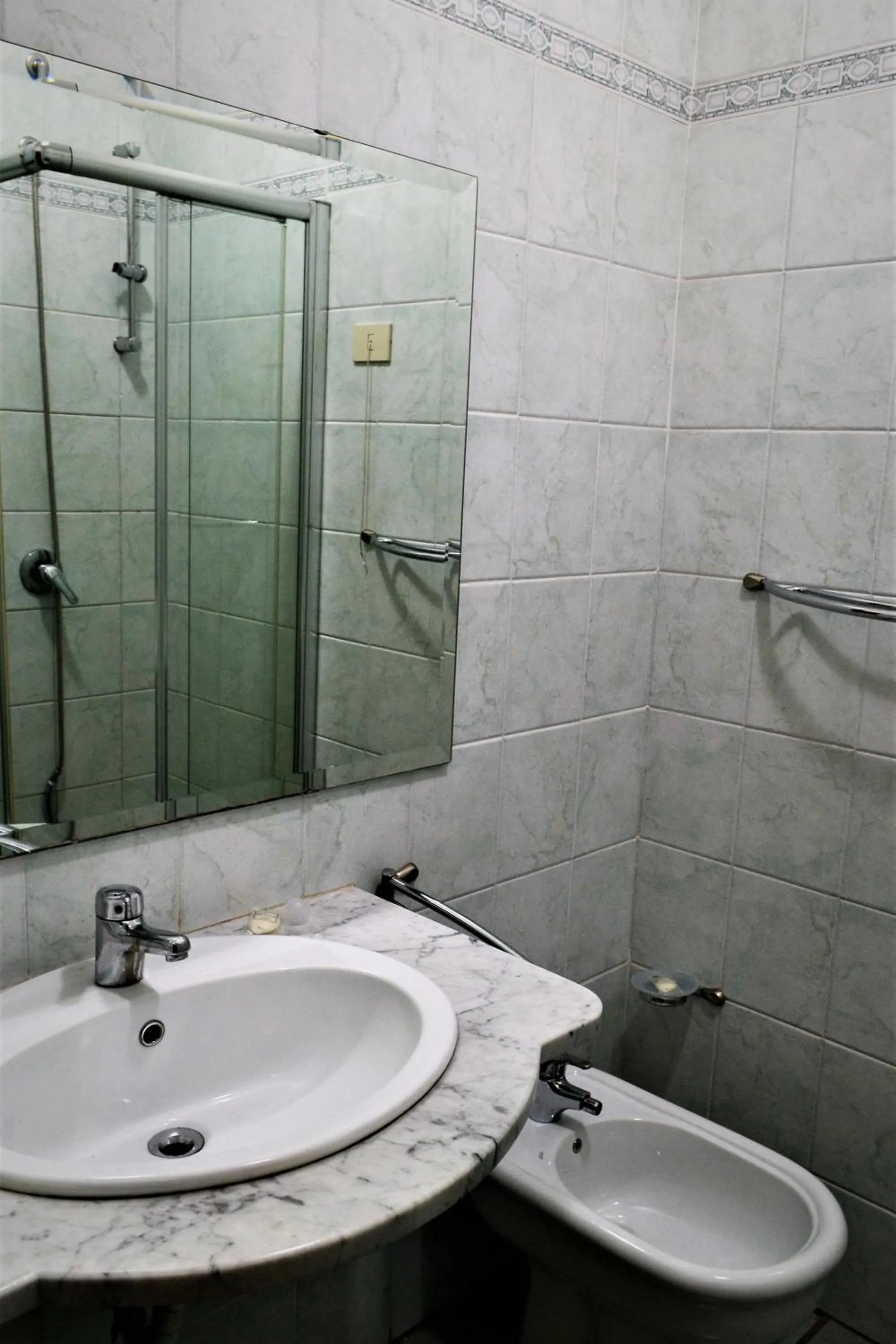 Shower in Hotel dell'Ancora