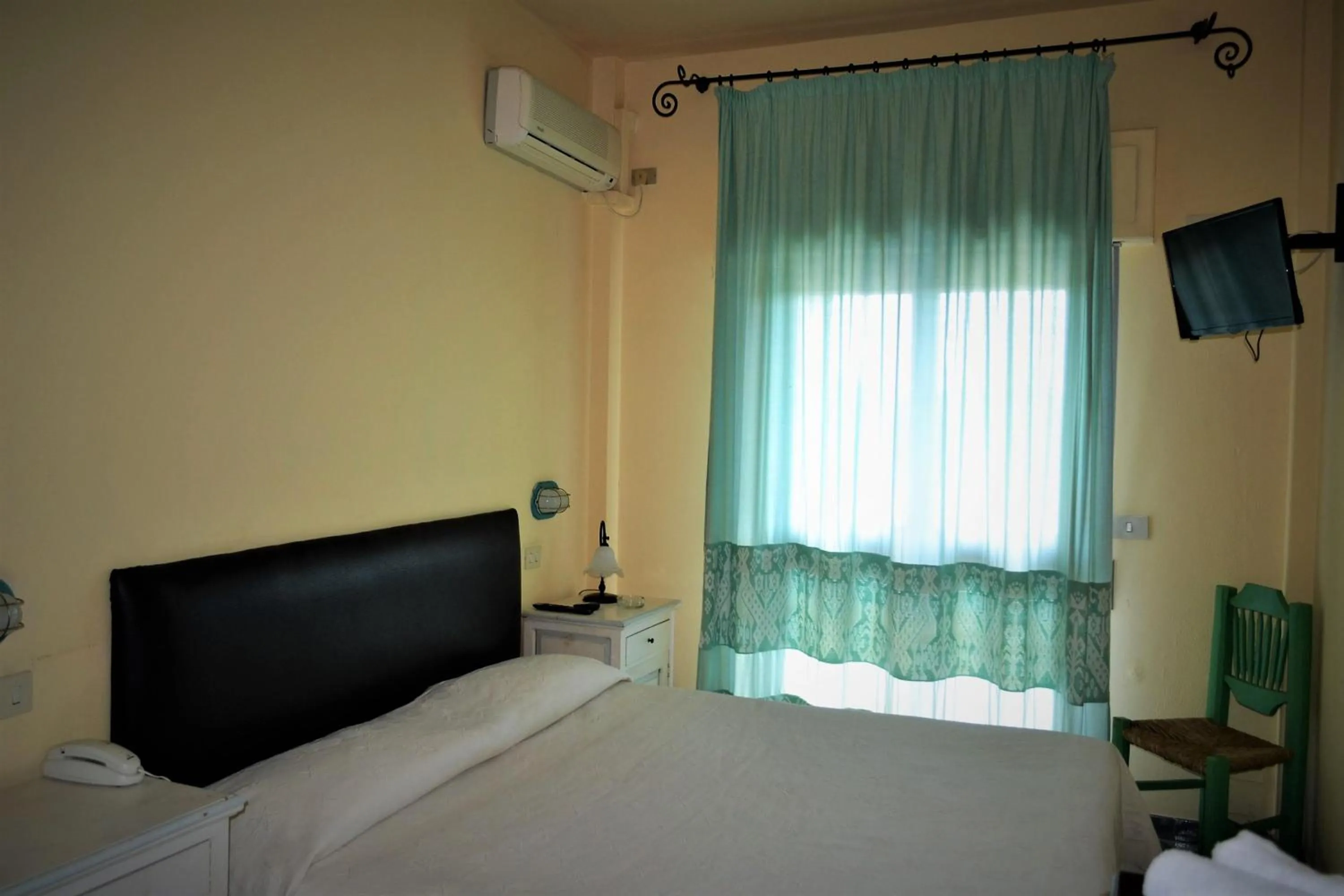 Bedroom in Hotel dell'Ancora