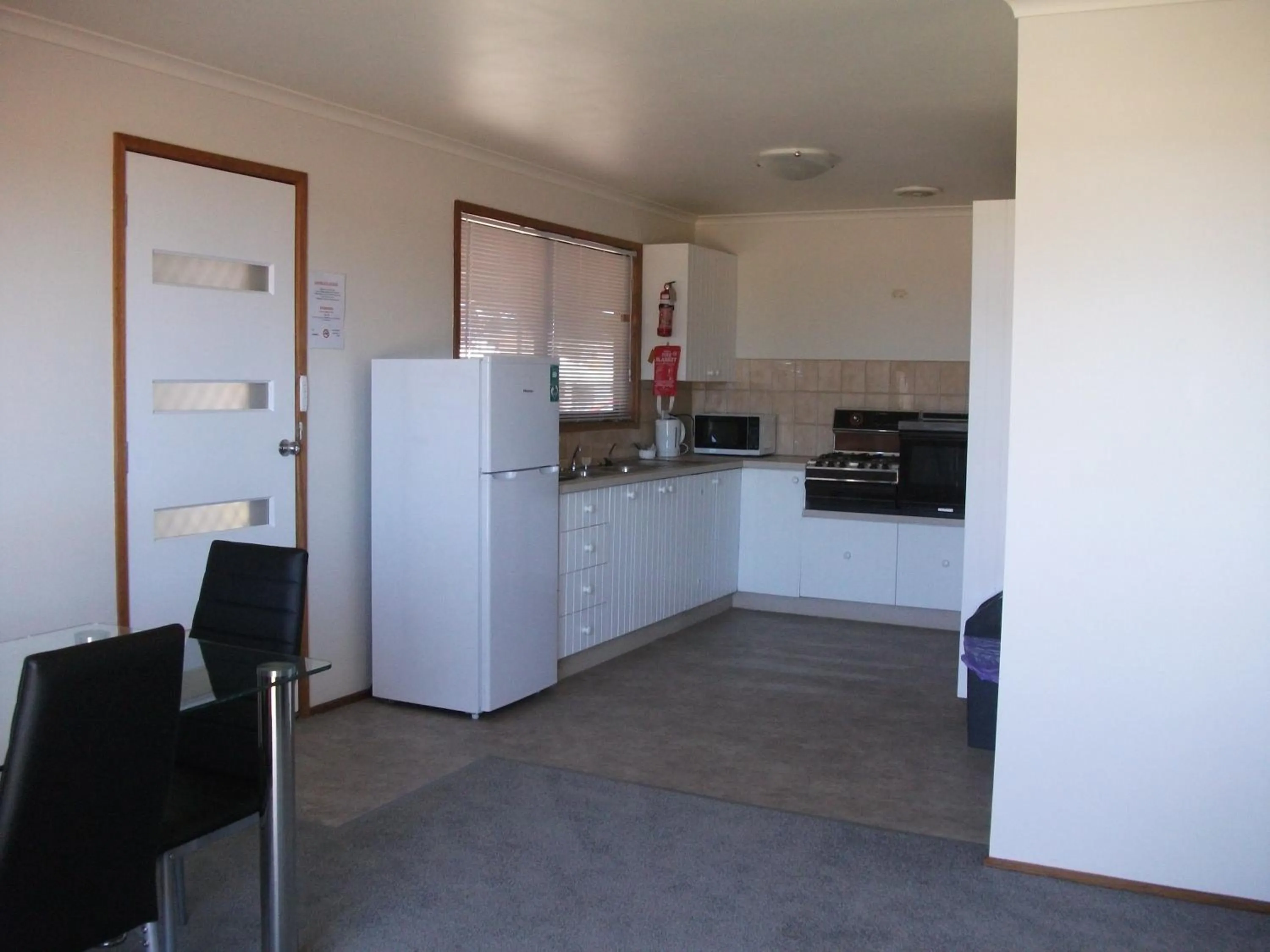 Kitchen or kitchenette in Gum Tree Caravan Park
